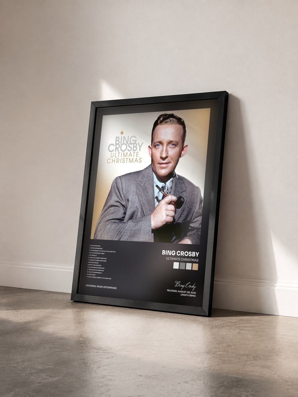 #noir Tableau de l'album Ultimate Christmas de Bing Crosby vu de trois quarts, cadre noir