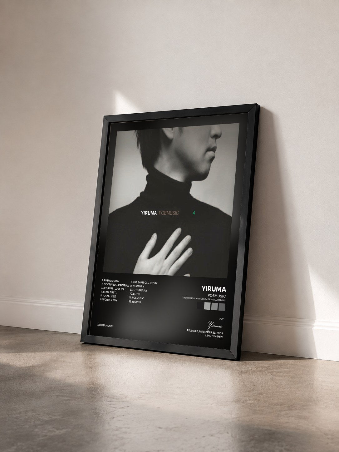 #noir Tableau de l'album Poemusic (The Original & the Very First Recording) de Yiruma vu de trois quarts, cadre noir
