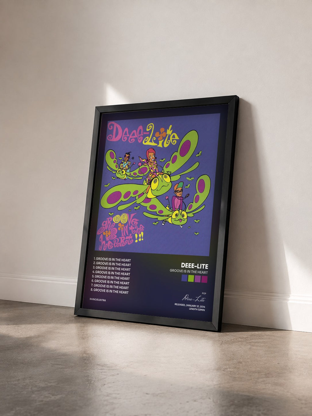 #noir Tableau de l'album Groove Is in the Heart de Deee-Lite vu de trois quarts, cadre noir