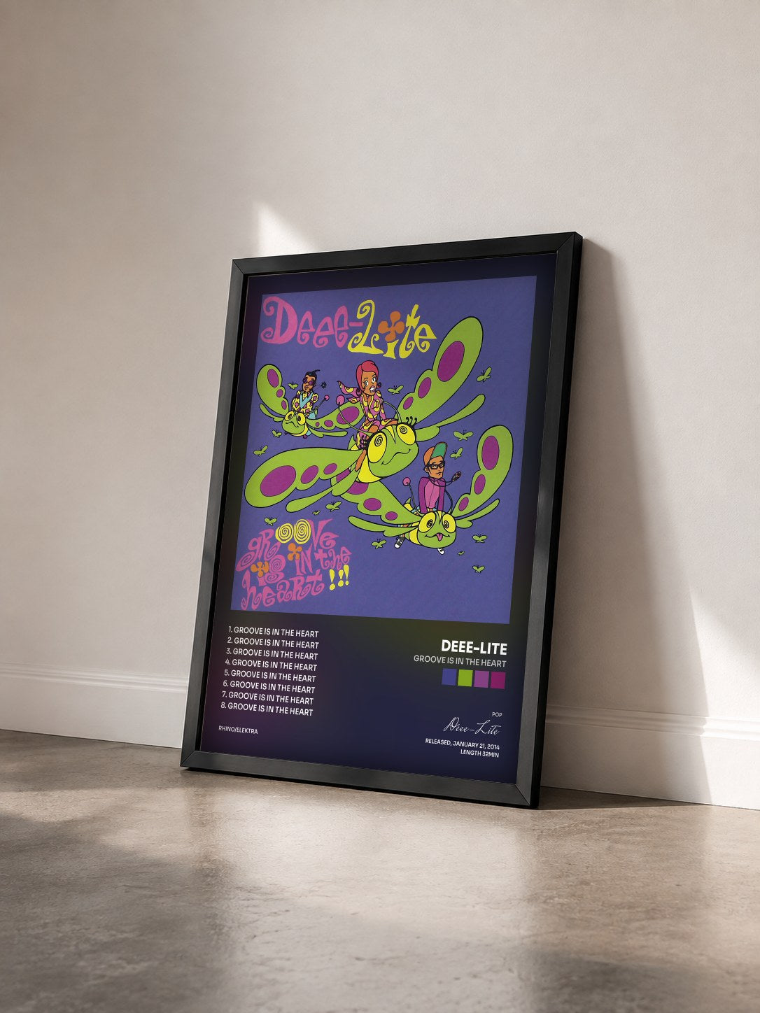#noir Tableau de l'album Groove Is in the Heart de Deee-Lite vu de trois quarts, cadre noir