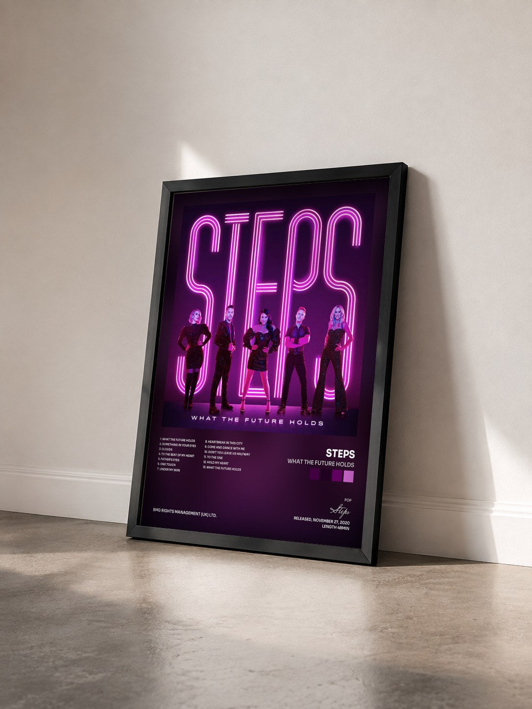 #noir Tableau de l'album What the Future Holds de Steps vu de trois quarts, cadre noir