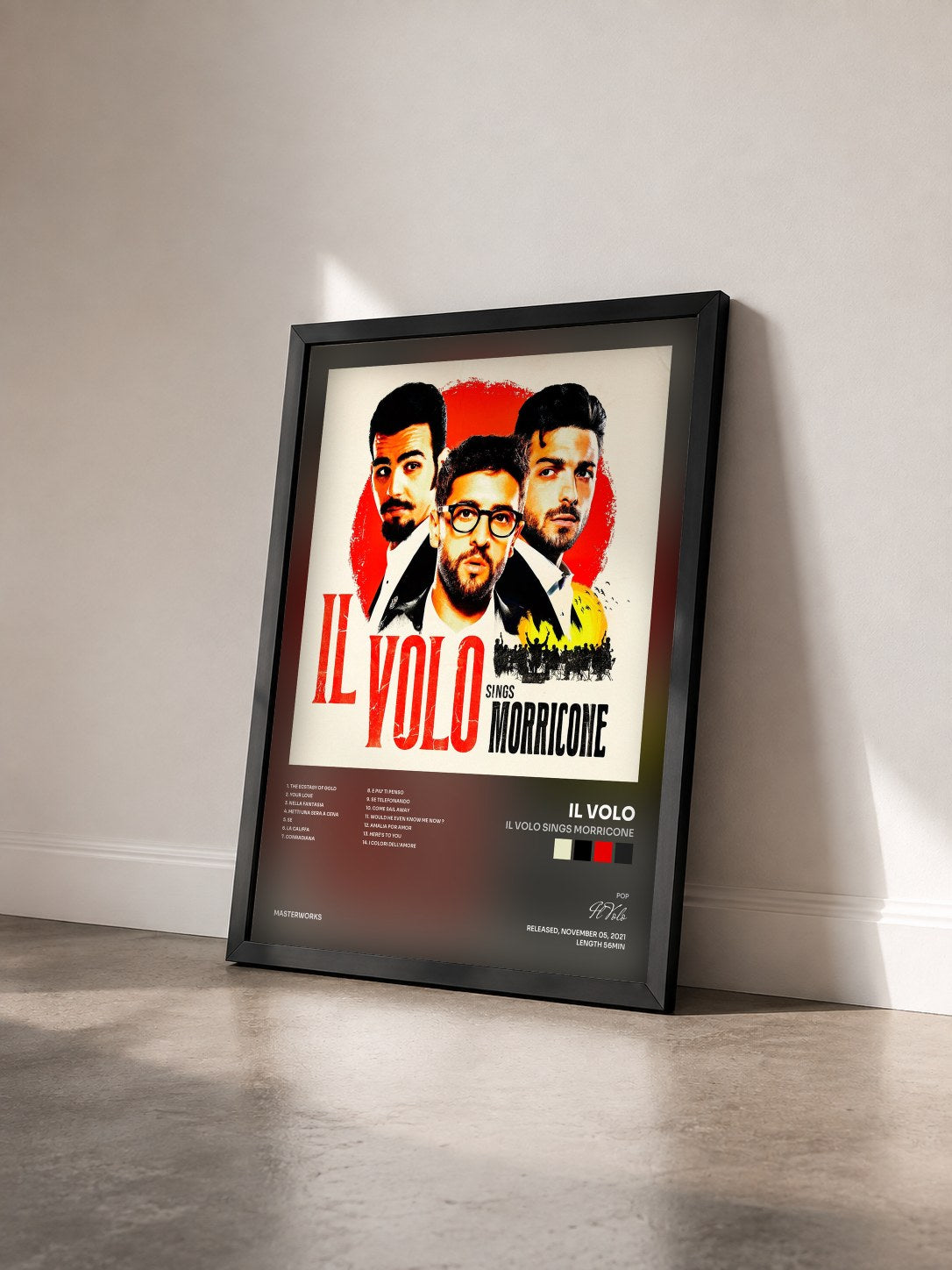 #noir Tableau de l'album IL VOLO SINGS MORRICONE de Il Volo vu de trois quarts, cadre noir