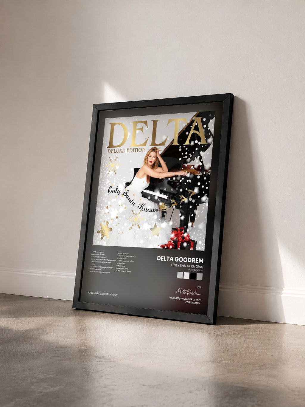 #noir Tableau de l'album Only Santa Knows (Deluxe Edition) de Delta Goodrem vu de trois quarts, cadre noir