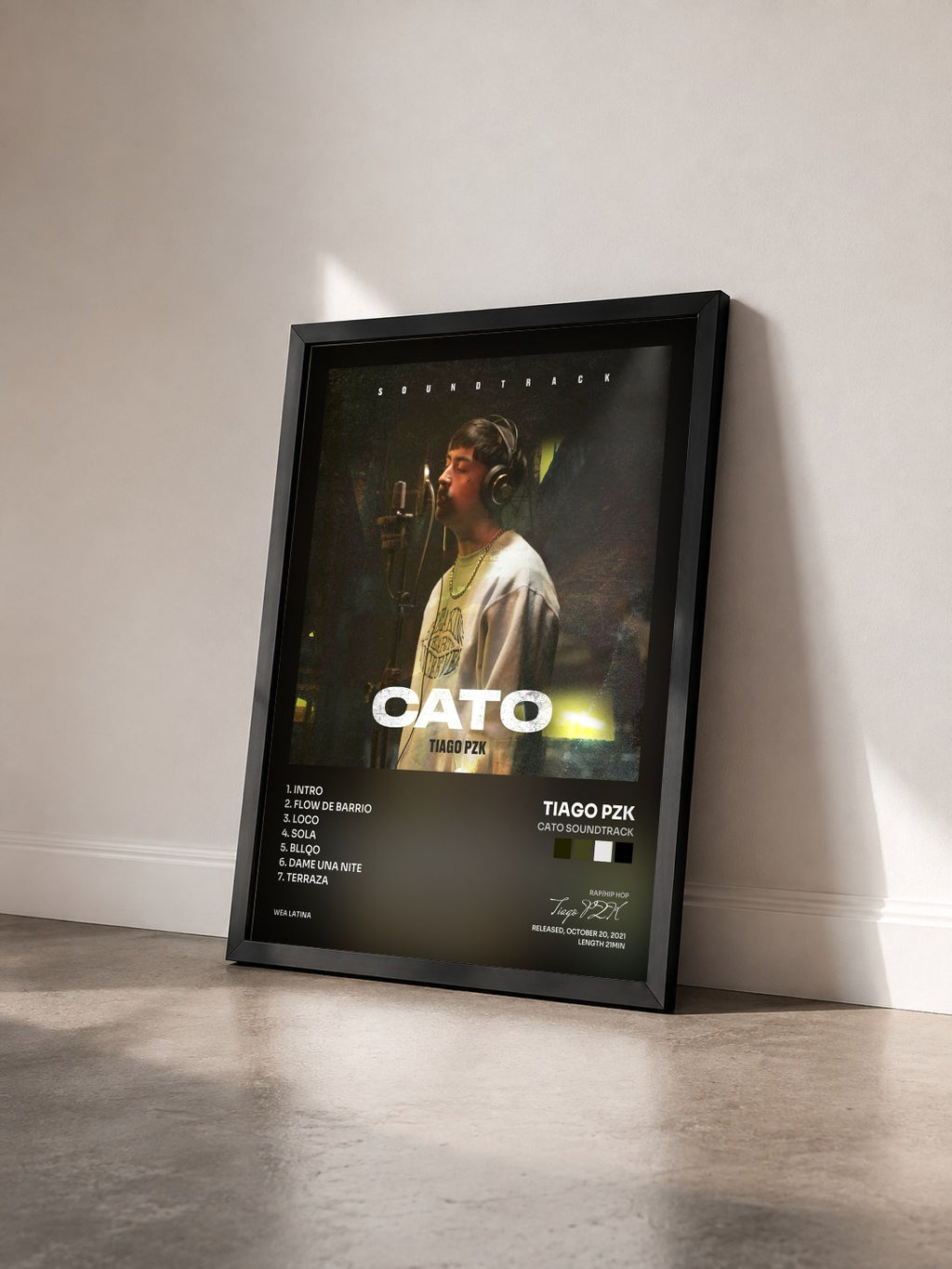 #noir Tableau de l'album CATO SOUNDTRACK de Tiago PZK vu de trois quarts, cadre noir