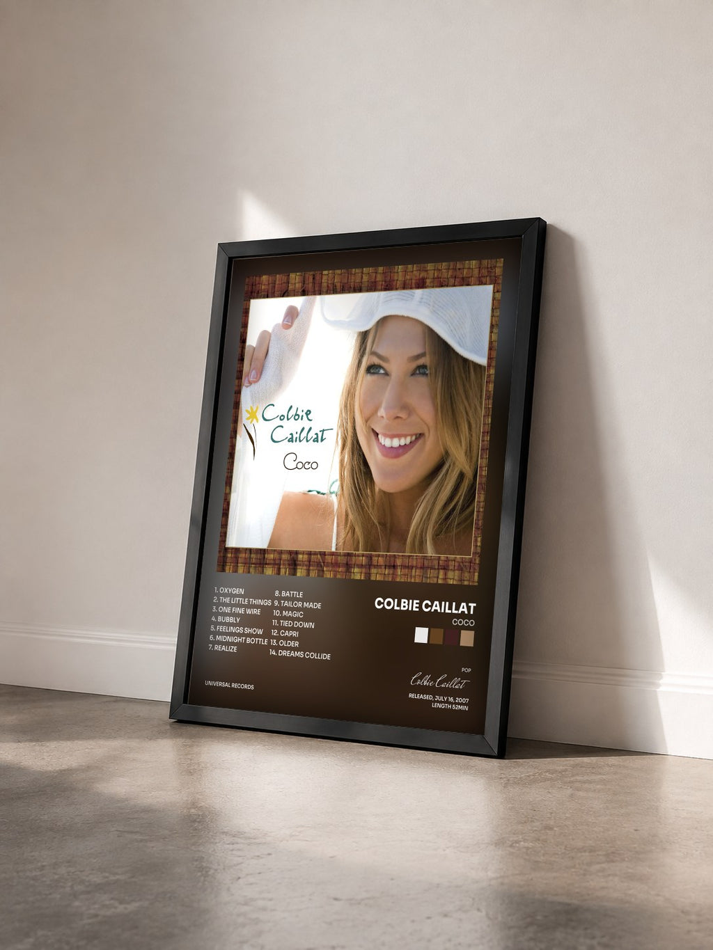 #noir Tableau de l'album Coco de Colbie Caillat vu de trois quarts, cadre noir