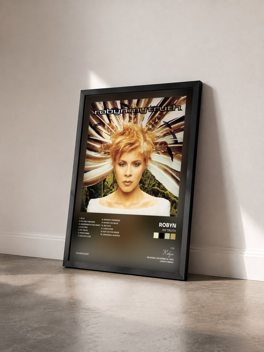 #noir Tableau de l'album My Truth de Robyn vu de trois quarts, cadre noir