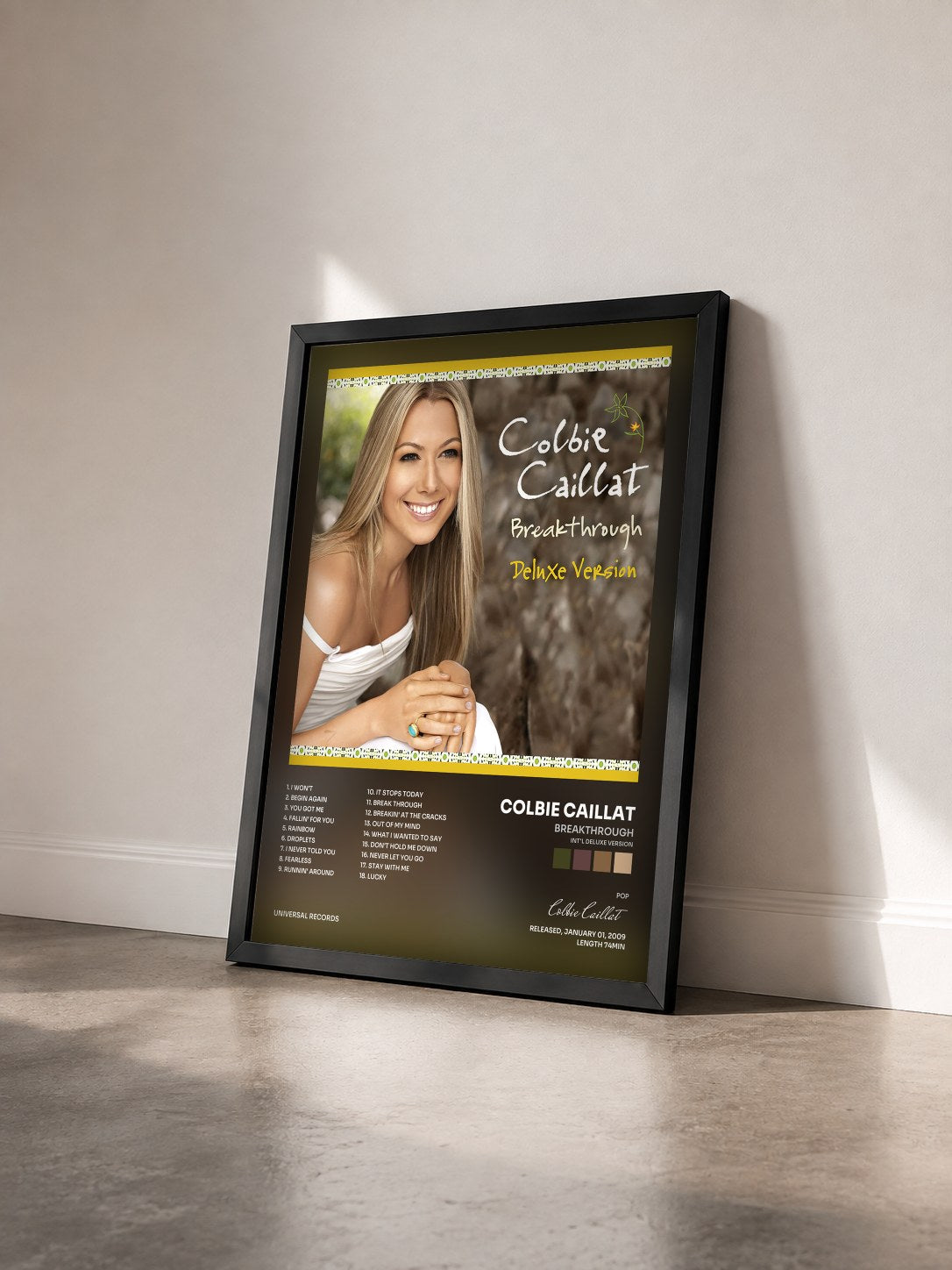 #noir Tableau de l'album Breakthrough (Int'l Deluxe Version) de Colbie Caillat vu de trois quarts, cadre noir