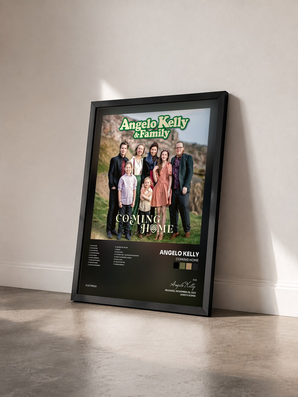 #noir Tableau de l'album Coming Home de Angelo Kelly vu de trois quarts, cadre noir