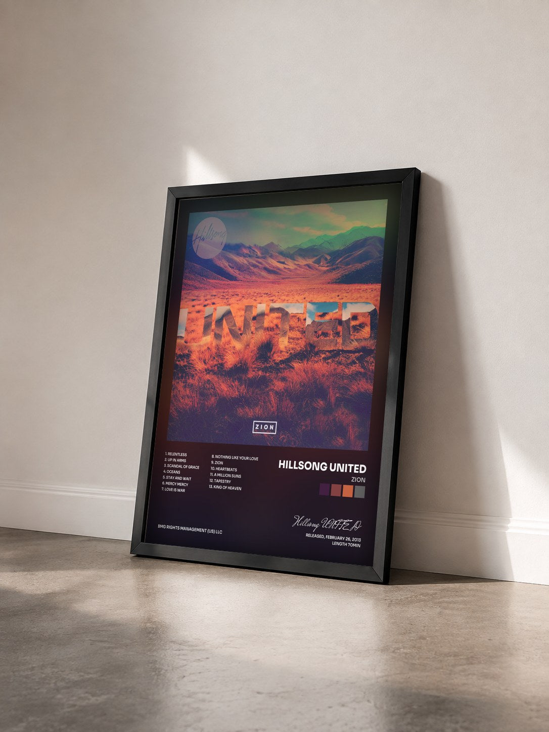 #noir Tableau de l'album Zion de Hillsong UNITED vu de trois quarts, cadre noir