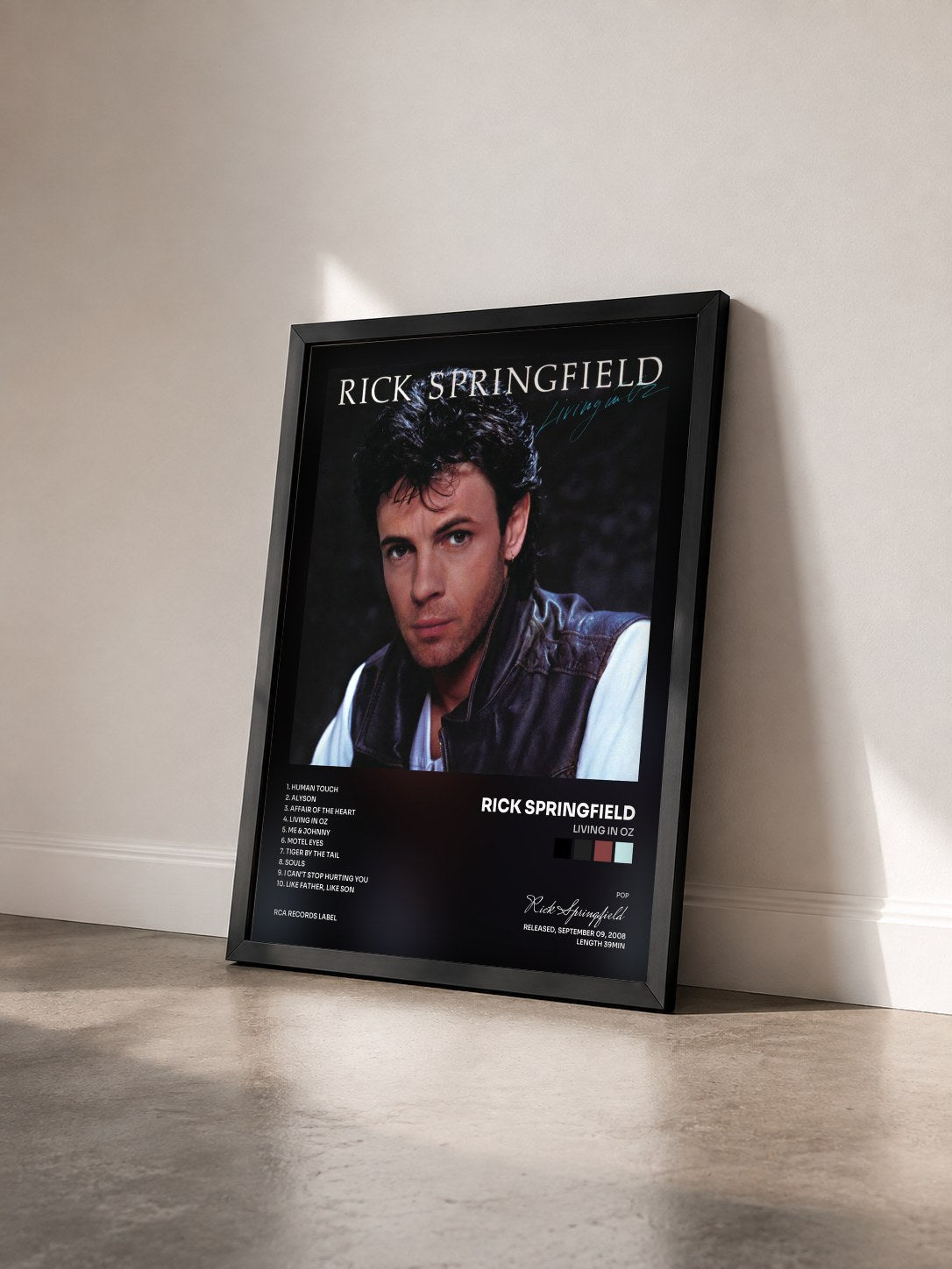 #noir Tableau de l'album Living In Oz de Rick Springfield vu de trois quarts, cadre noir