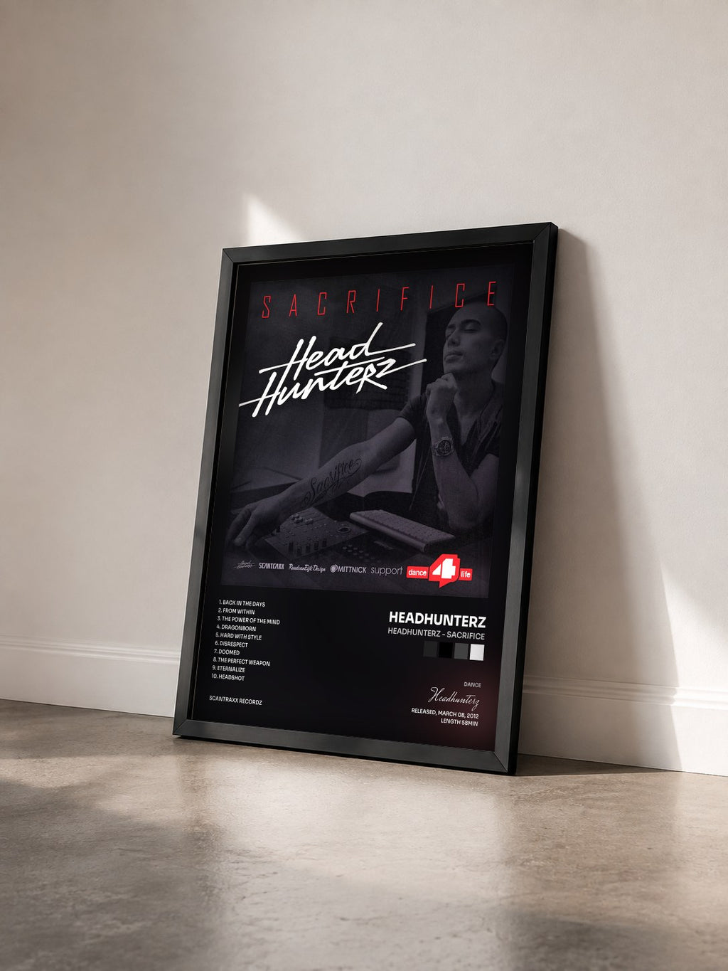 #noir Tableau de l'album Headhunterz - Sacrifice de Headhunterz vu de trois quarts, cadre noir