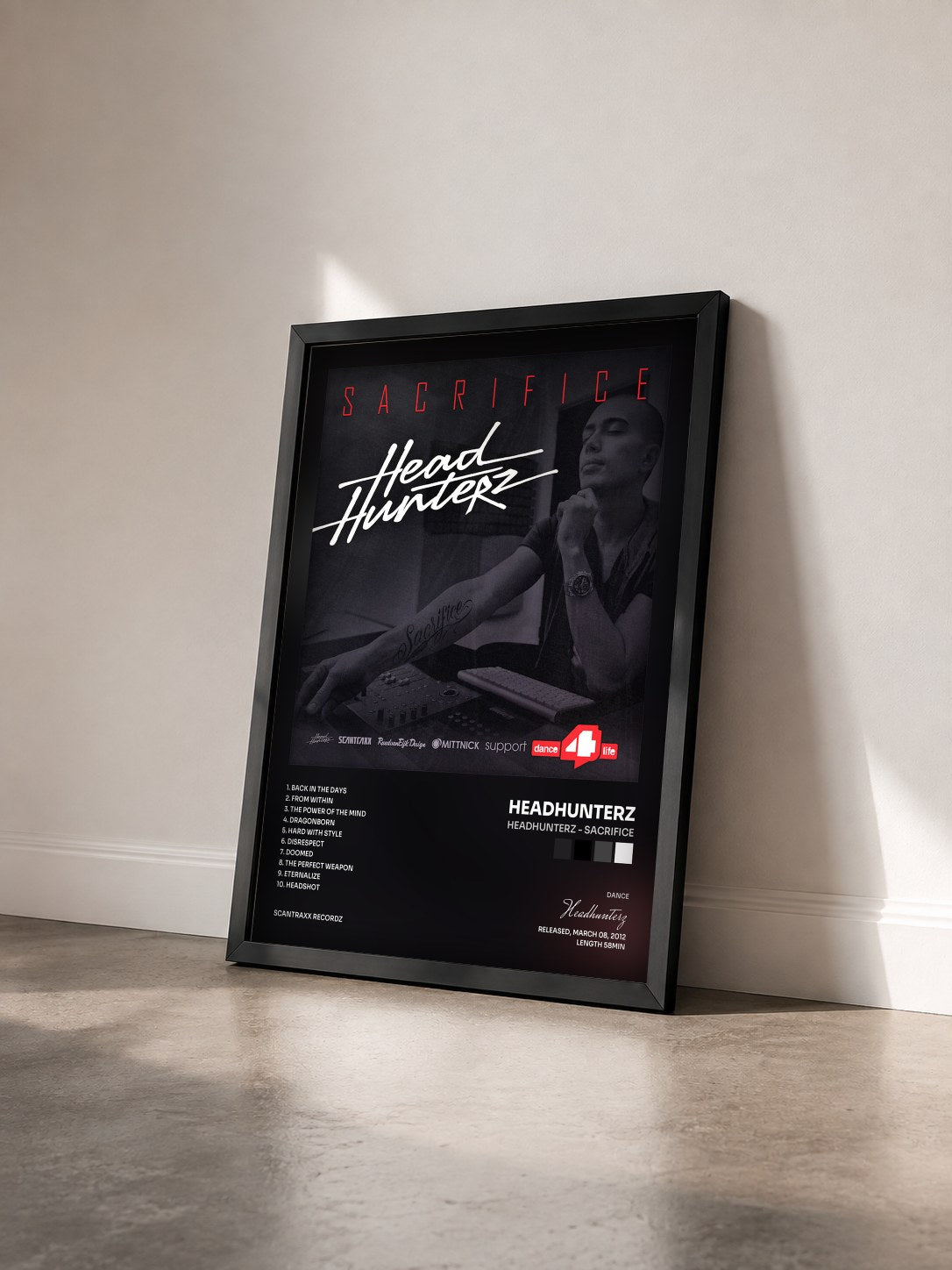 #noir Tableau de l'album Headhunterz - Sacrifice de Headhunterz vu de trois quarts, cadre noir