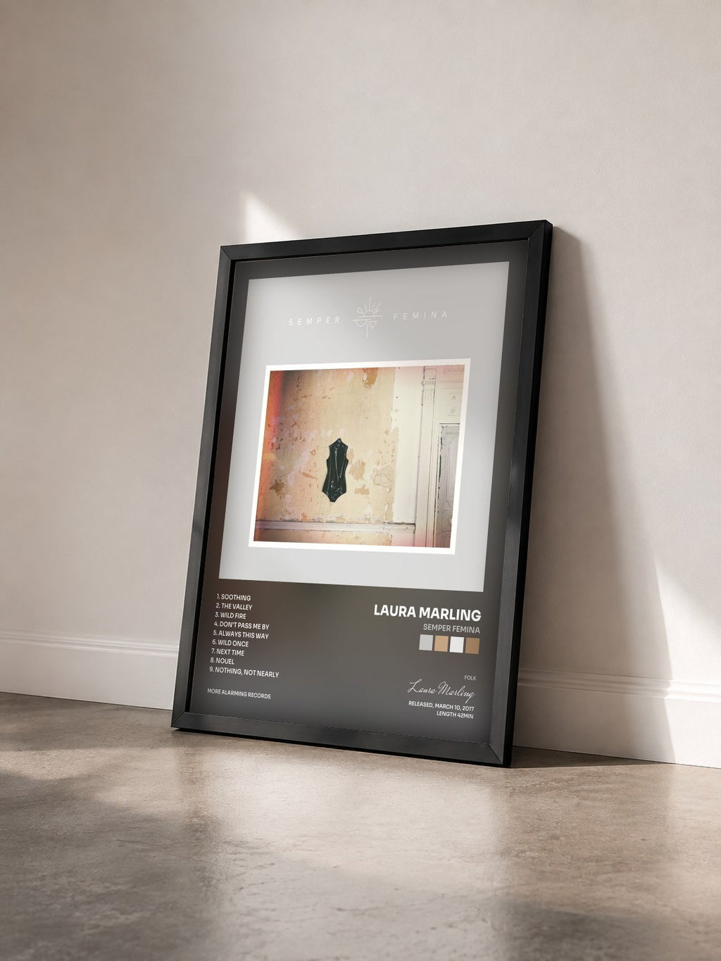 #noir Tableau de l'album Semper Femina de Laura Marling vu de trois quarts, cadre noir