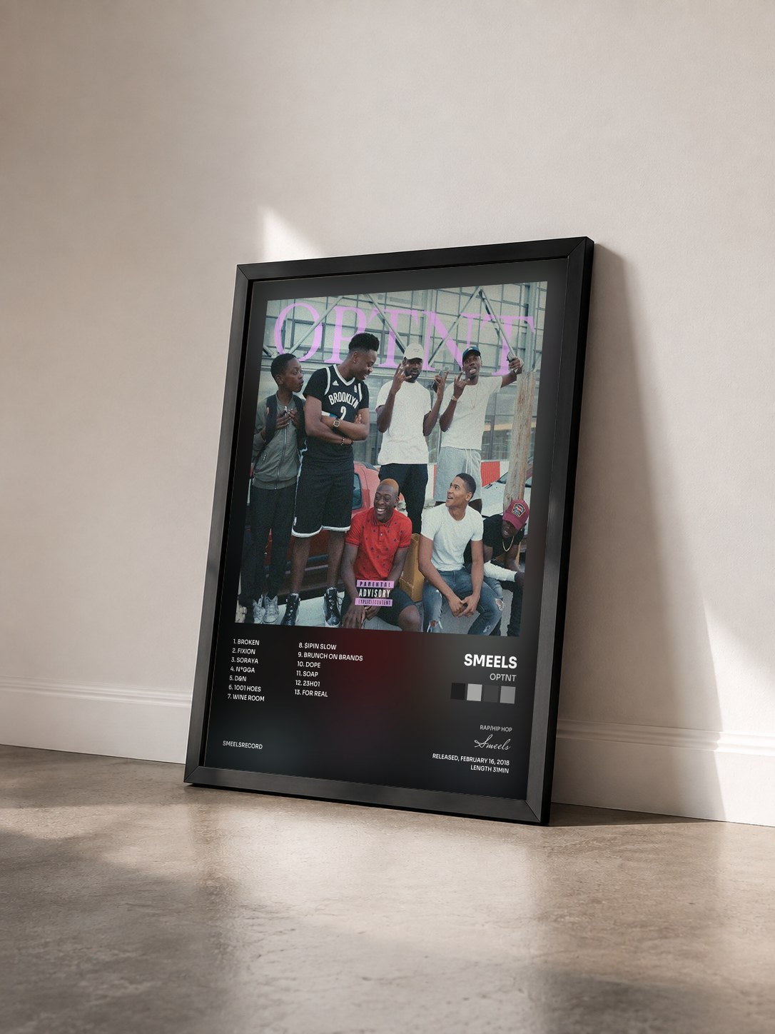 #noir Tableau de l'album OPTNT de Smeels vu de trois quarts, cadre noir