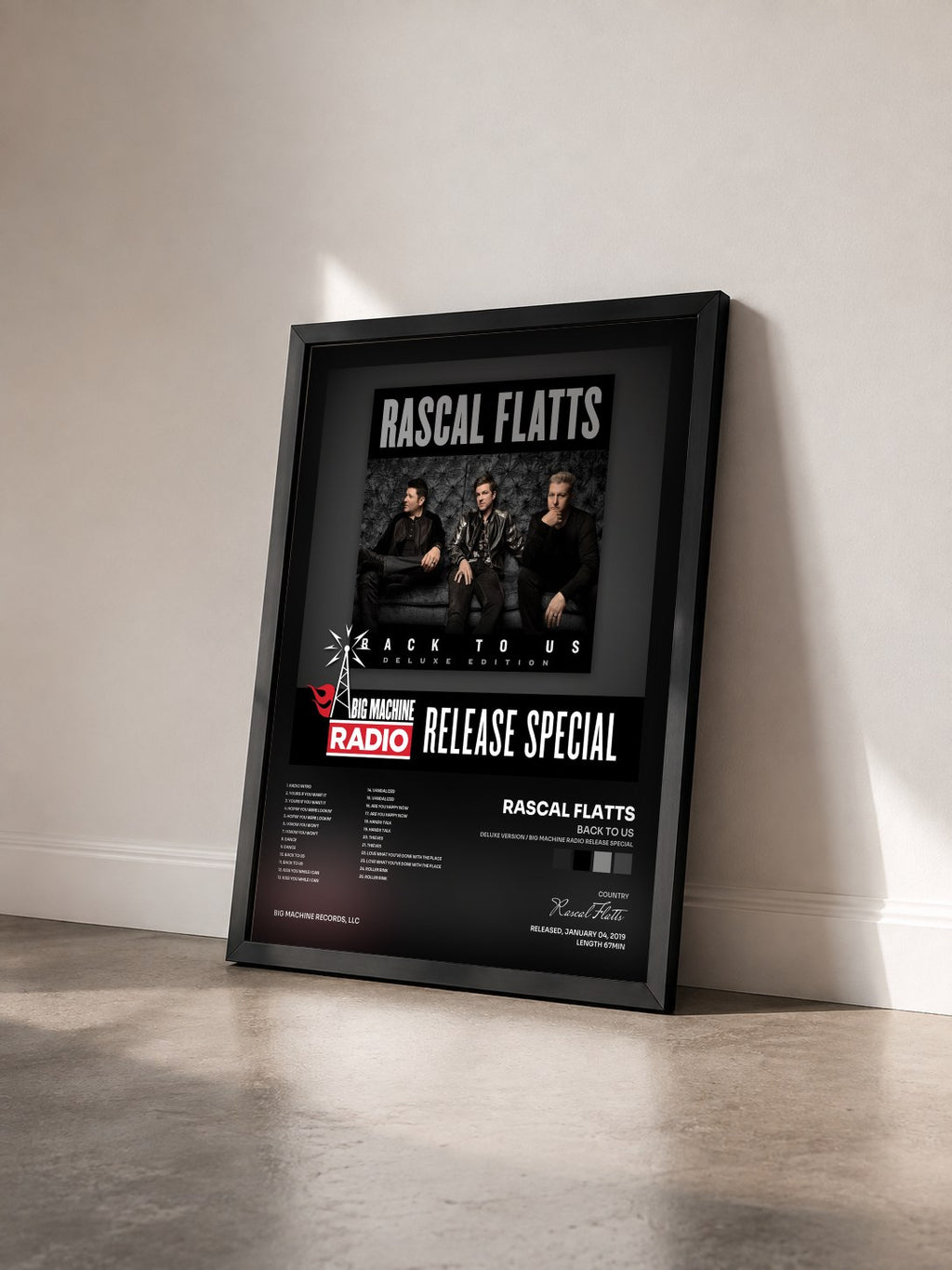 #noir Tableau de l'album Back To Us (Deluxe Version / Big Machine Radio Release Special) de Rascal Flatts vu de trois quarts, cadre noir