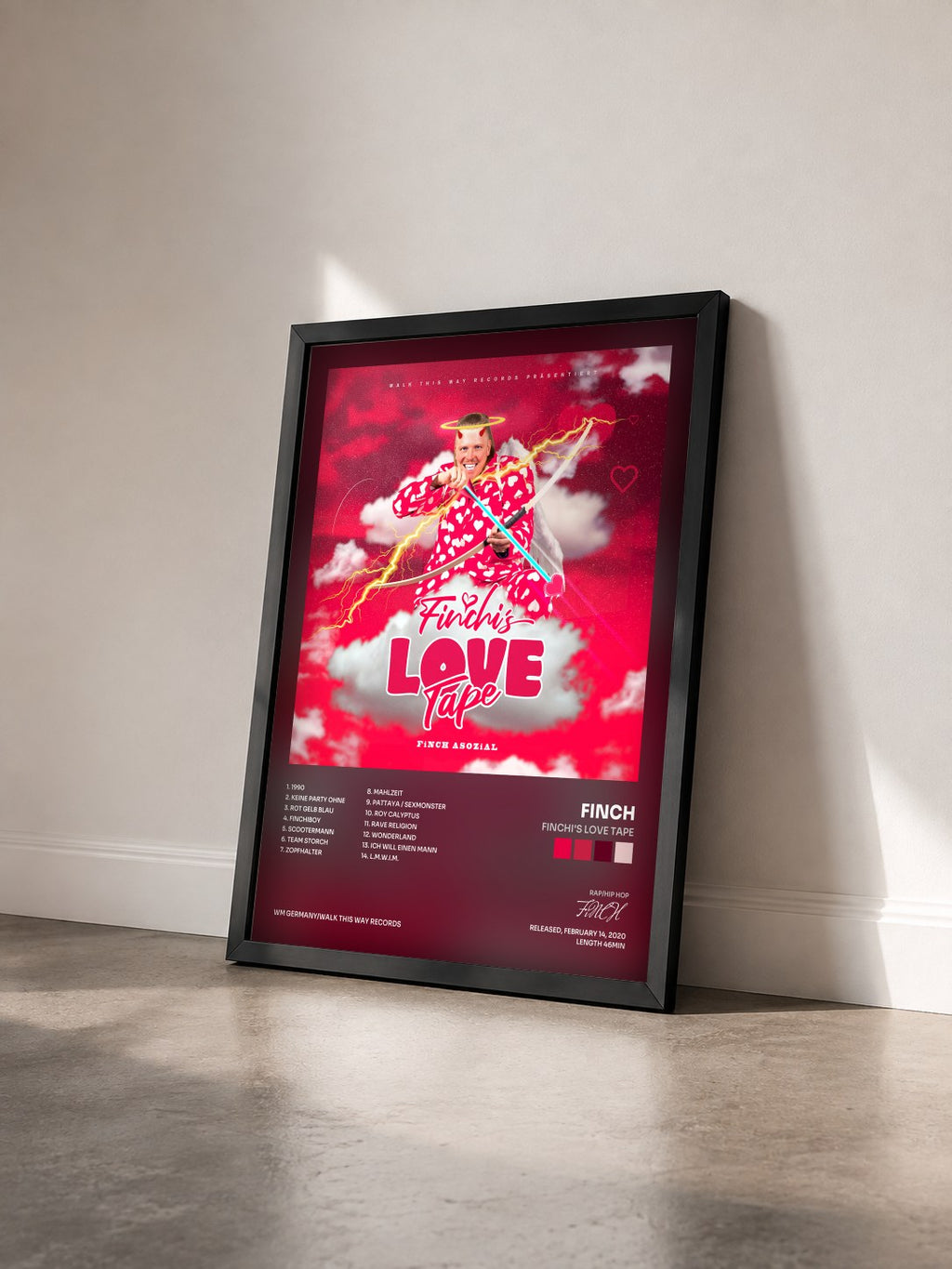 #noir Tableau de l'album Finchi's Love Tape de FiNCH vu de trois quarts, cadre noir