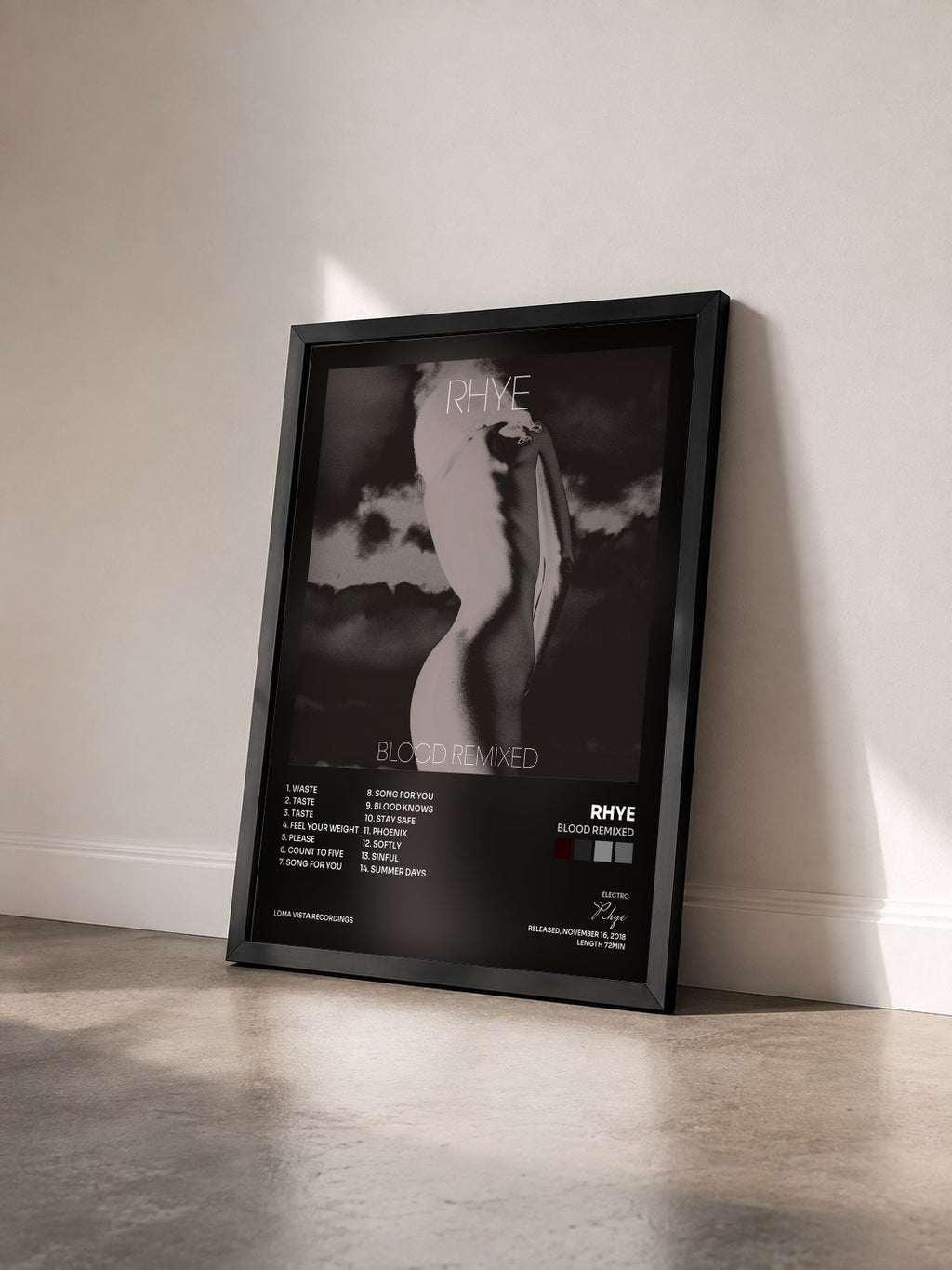 #noir Tableau de l'album Blood Remixed de Rhye vu de trois quarts, cadre noir