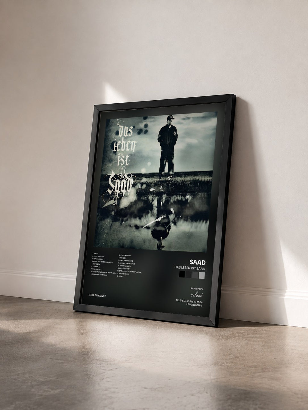 #noir Tableau de l'album Das Leben ist Saad de Saad vu de trois quarts, cadre noir