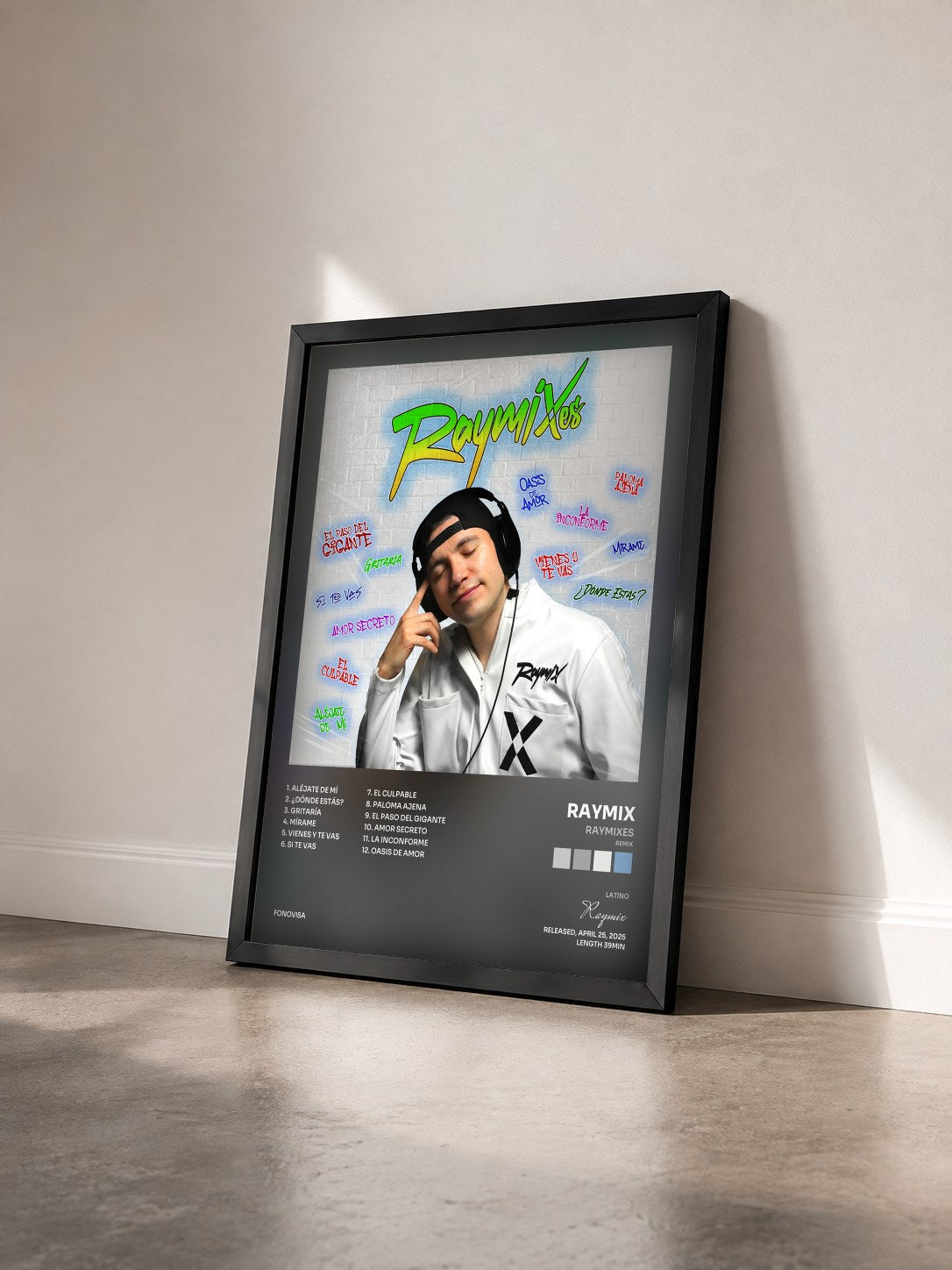 #noir Tableau de l'album RAYMIXes (Remix) de Raymix vu de trois quarts, cadre noir