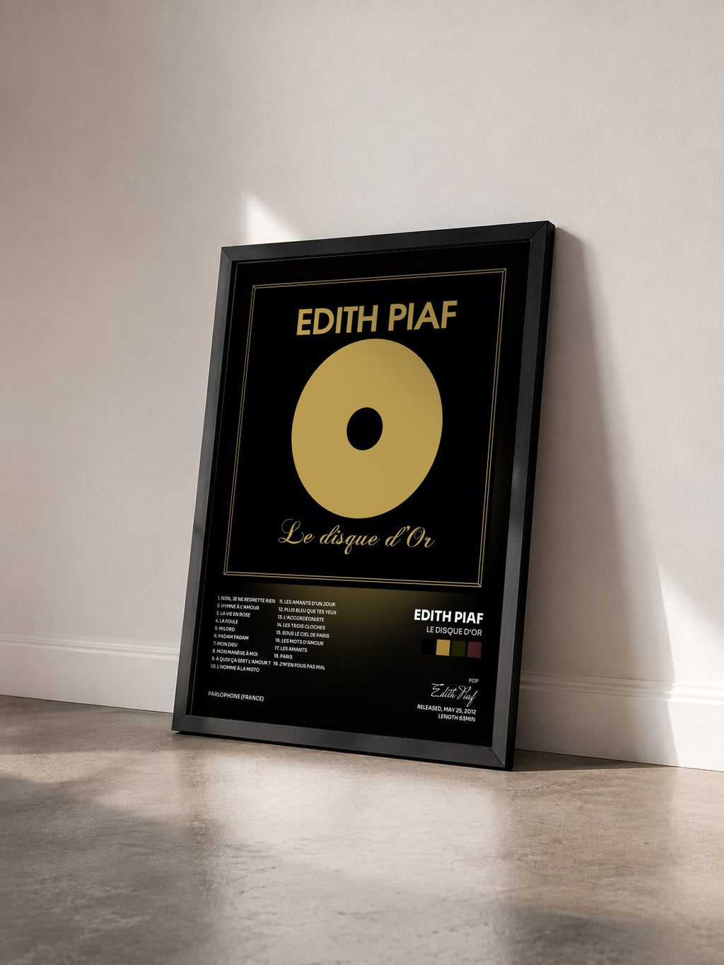 #noir Tableau de l'album Le disque d'or de Edith Piaf vu de trois quarts, cadre noir