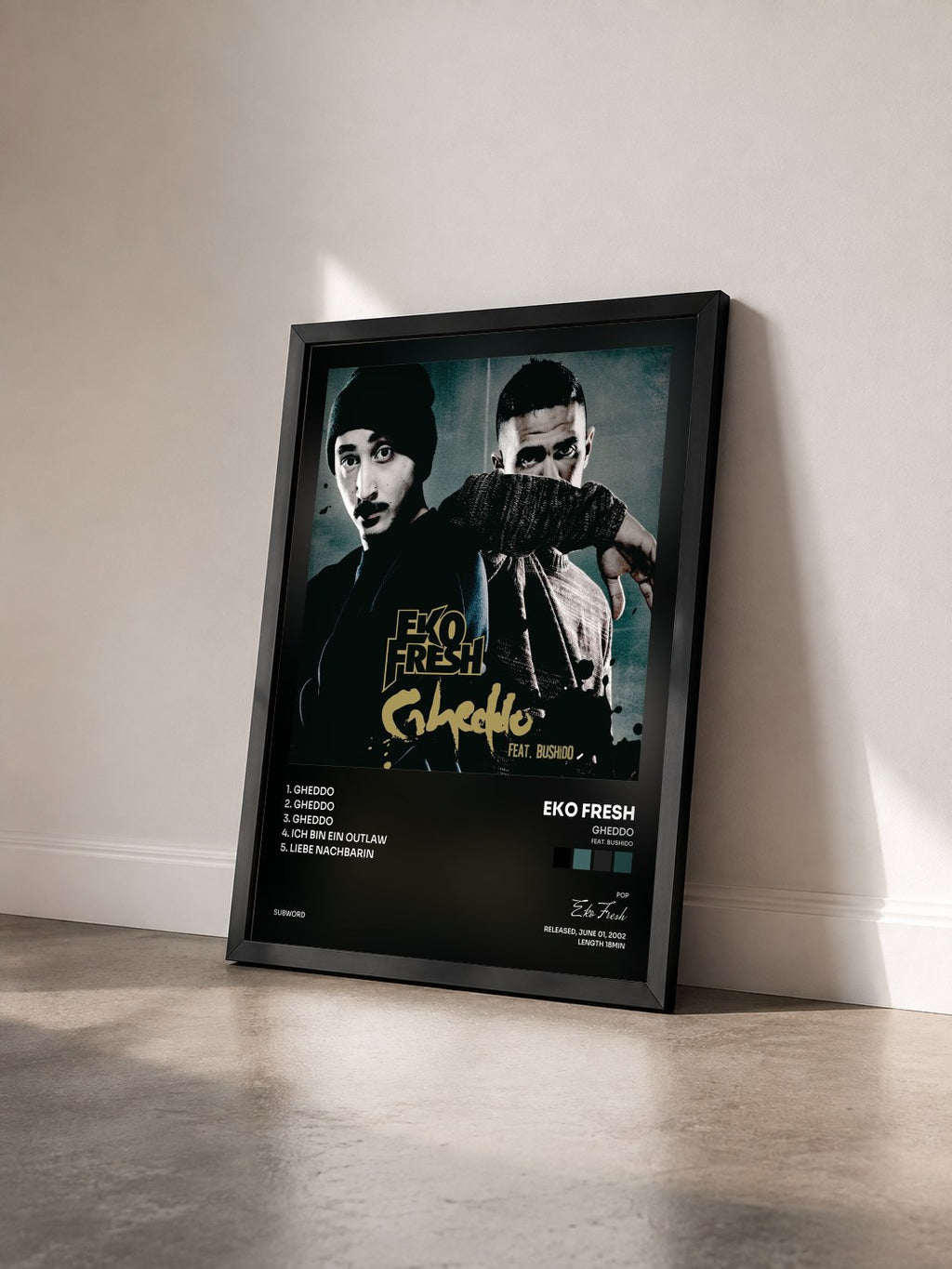 #noir Tableau de l'album Gheddo (feat. Bushido) de Eko Fresh vu de trois quarts, cadre noir