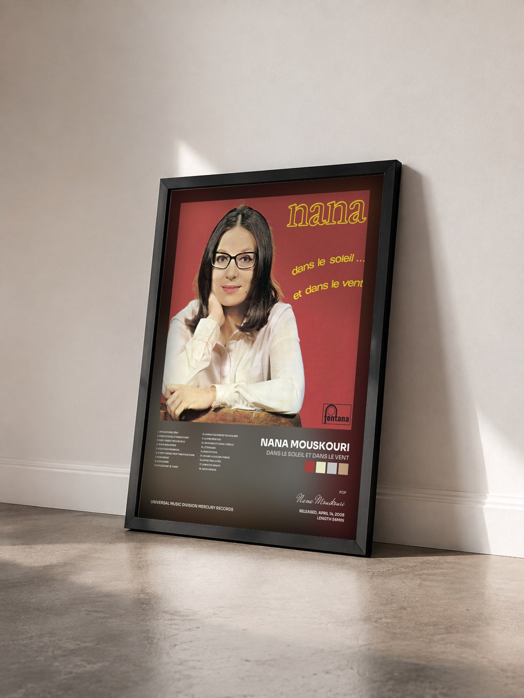 #noir Tableau de l'album Dans Le Soleil Et Dans Le Vent de Nana Mouskouri vu de trois quarts, cadre noir
