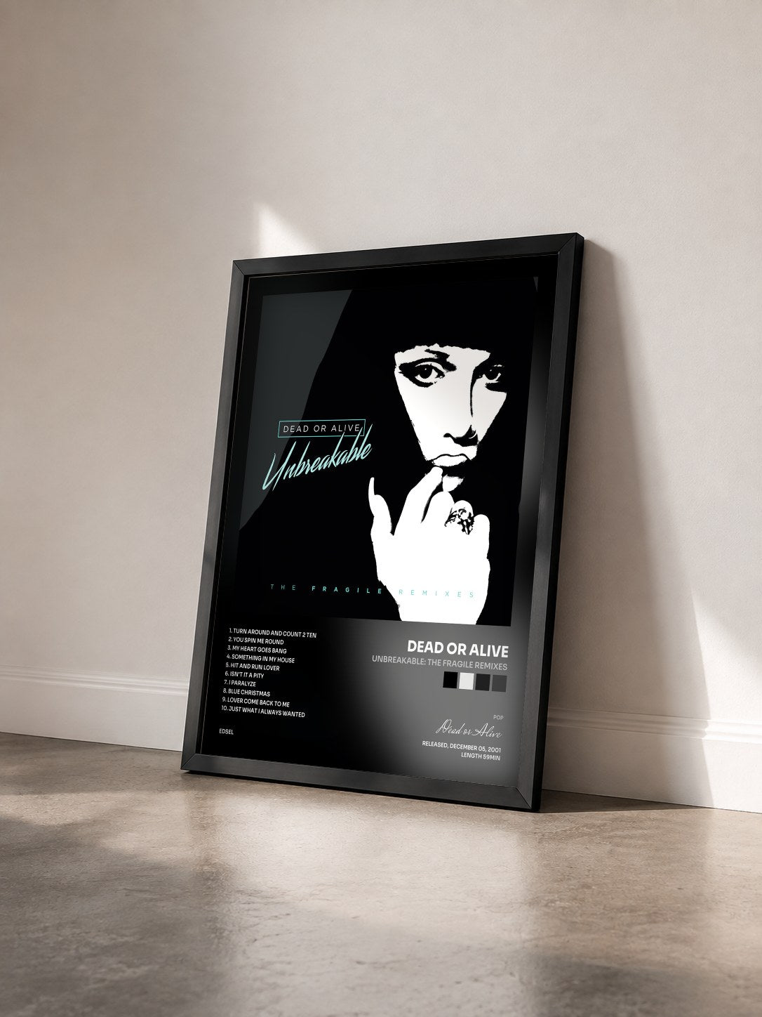 #noir Tableau de l'album Unbreakable: The Fragile Remixes de Dead or Alive vu de trois quarts, cadre noir