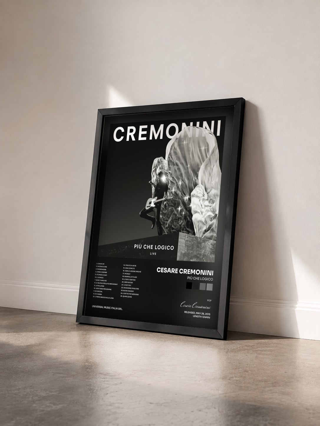 #noir Tableau de l'album Più Che Logico de Cesare Cremonini vu de trois quarts, cadre noir