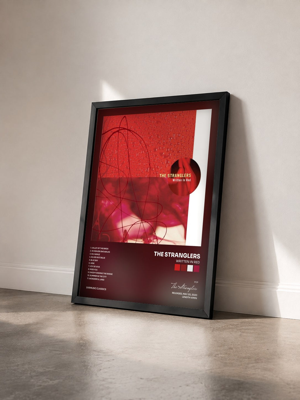 #noir Tableau de l'album Written in Red de The Stranglers vu de trois quarts, cadre noir