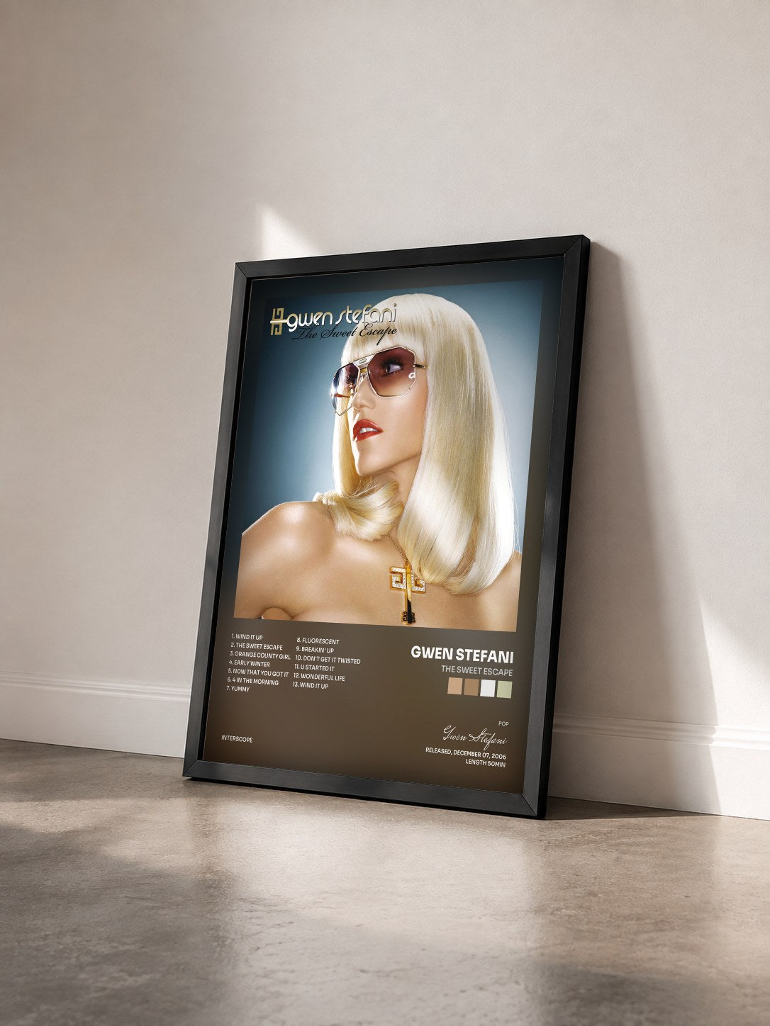#noir Tableau de l'album The Sweet Escape de Gwen Stefani vu de trois quarts, cadre noir