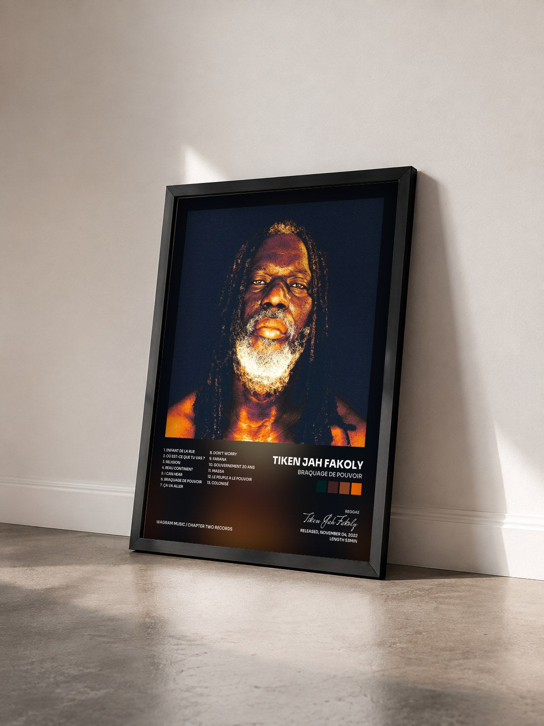 #noir Tableau de l'album Braquage de pouvoir de Tiken Jah Fakoly vu de trois quarts, cadre noir