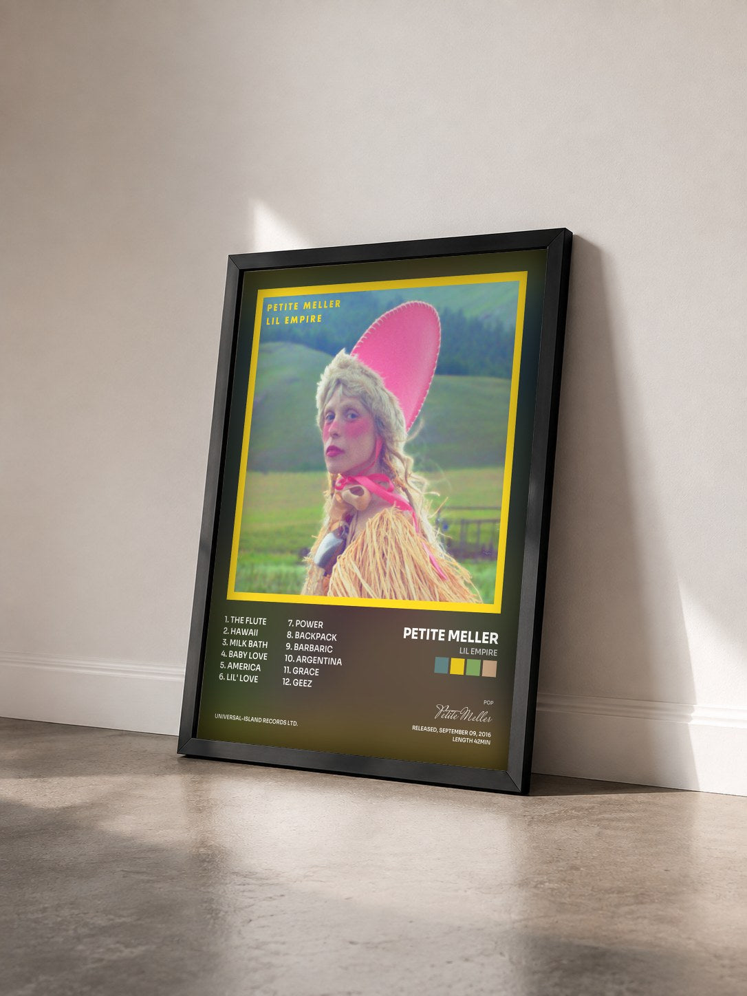 #noir Tableau de l'album Lil Empire de Petite Meller vu de trois quarts, cadre noir