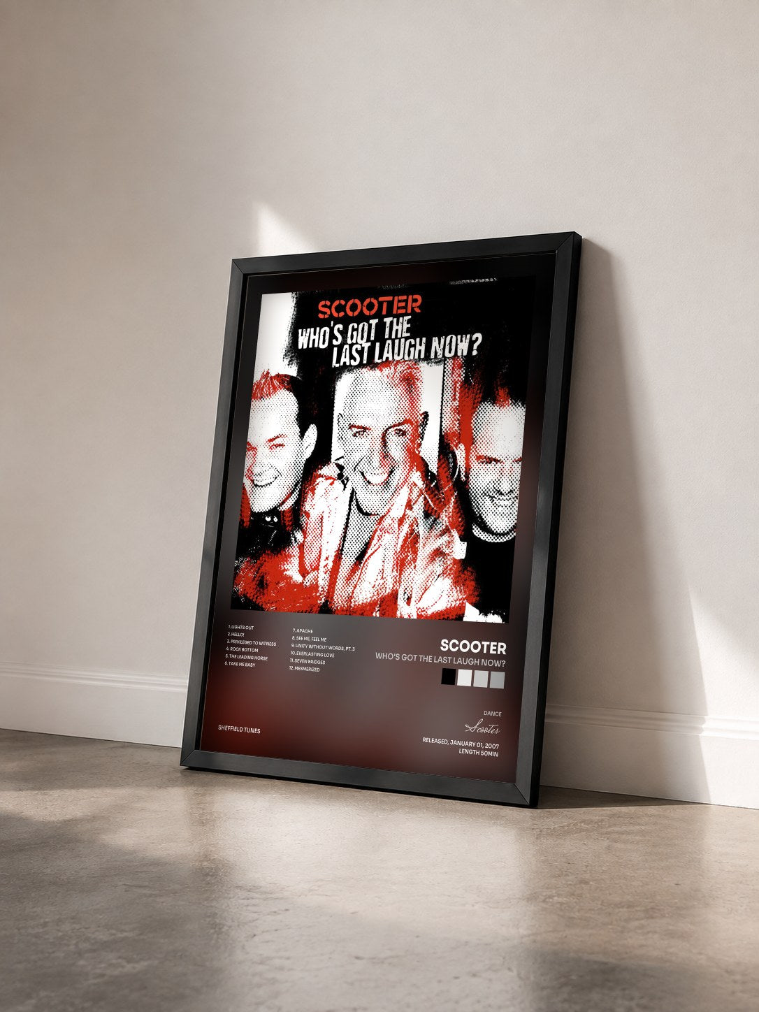 #noir Tableau de l'album Who's Got The Last Laugh Now? de Scooter vu de trois quarts, cadre noir