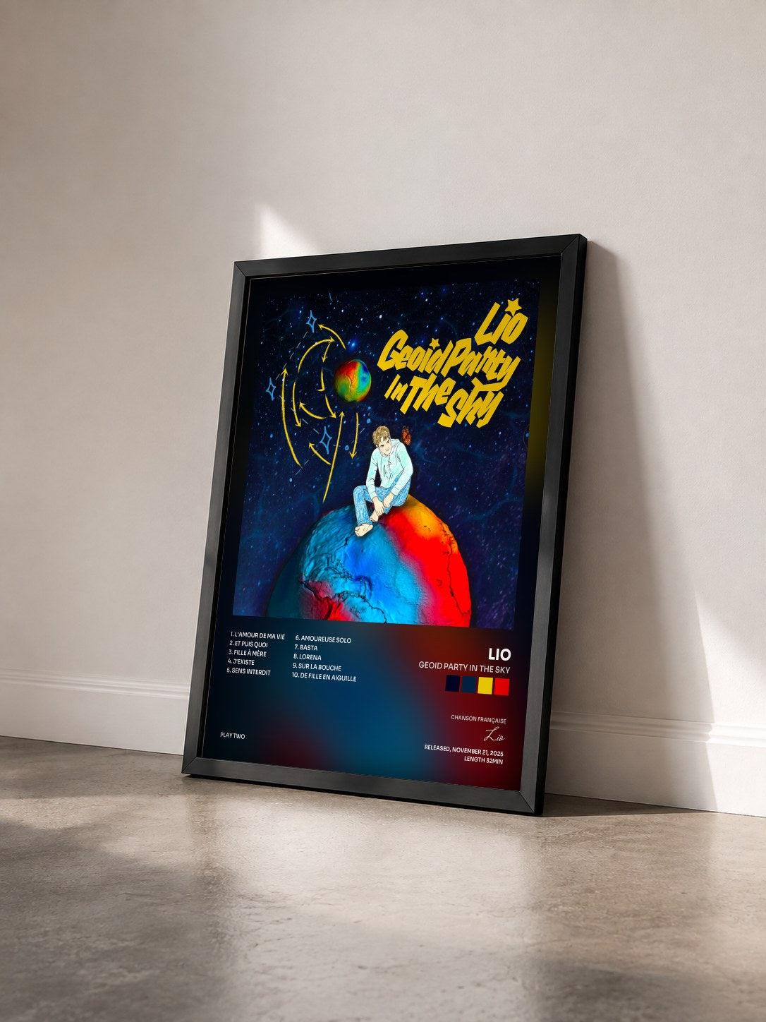 #noir Tableau de l'album Geoid Party in the Sky de Lio vu de trois quarts, cadre noir