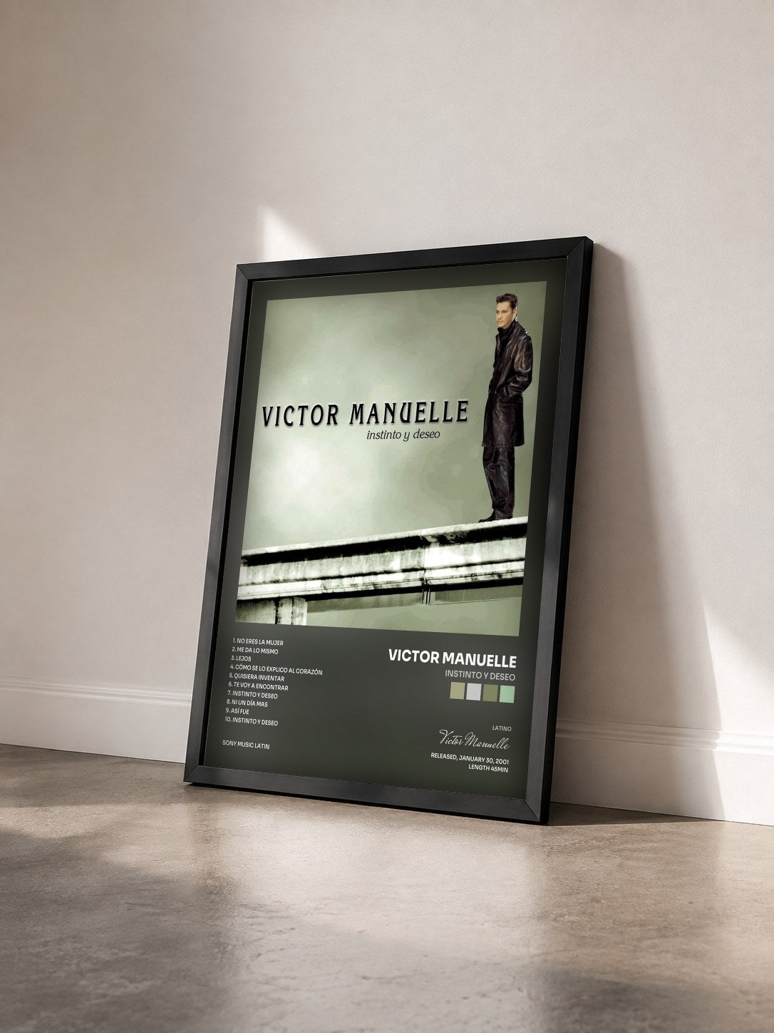 #noir Tableau de l'album Instinto Y Deseo de Victor Manuelle vu de trois quarts, cadre noir