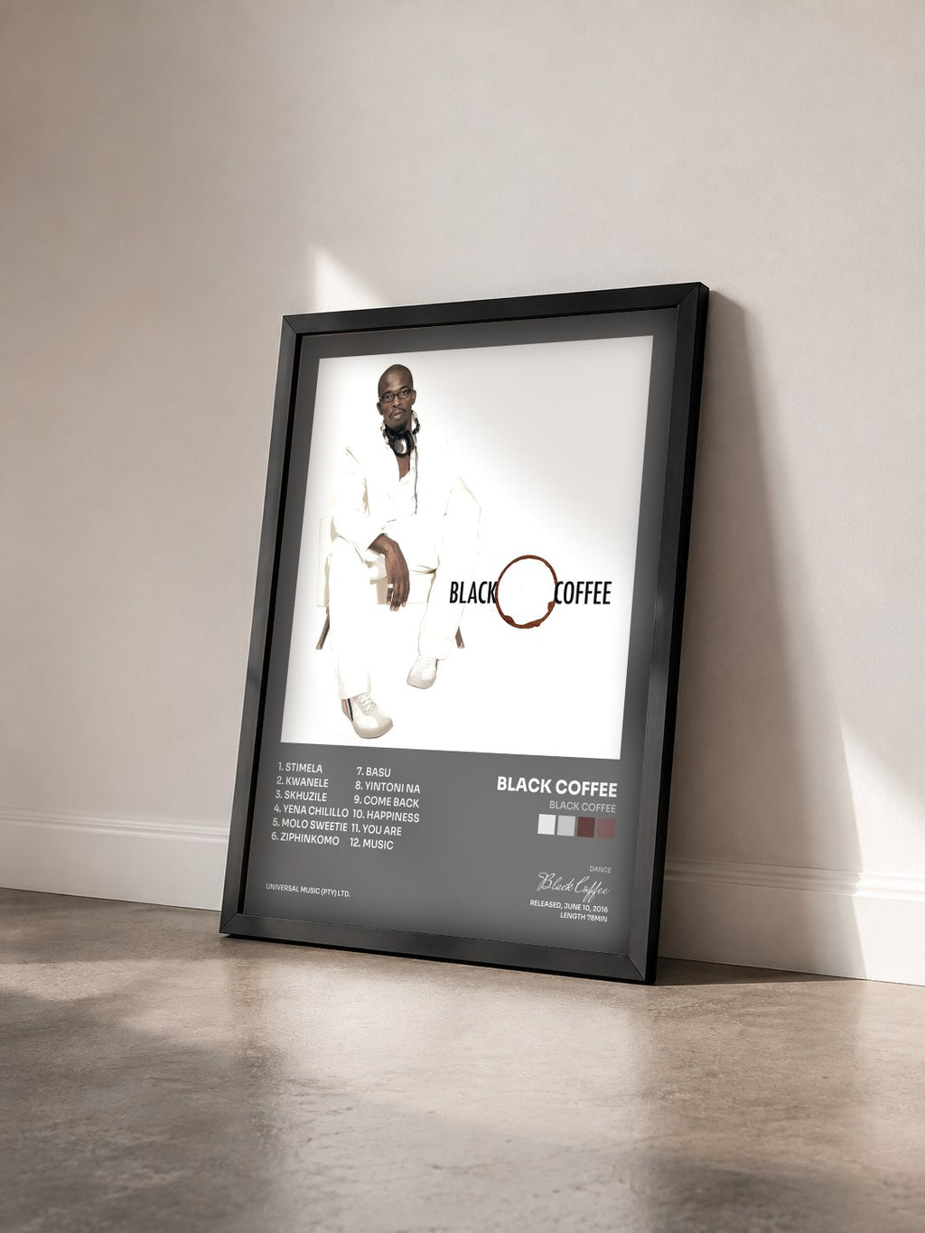 #noir Tableau de l'album Black Coffee de Black Coffee vu de trois quarts, cadre noir