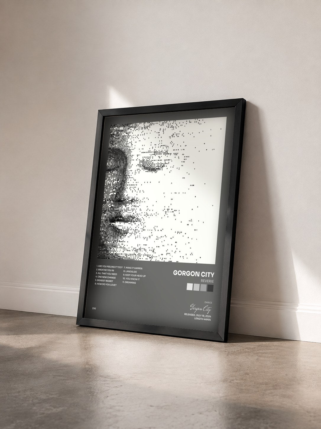 #noir Tableau de l'album Reverie de Gorgon City vu de trois quarts, cadre noir