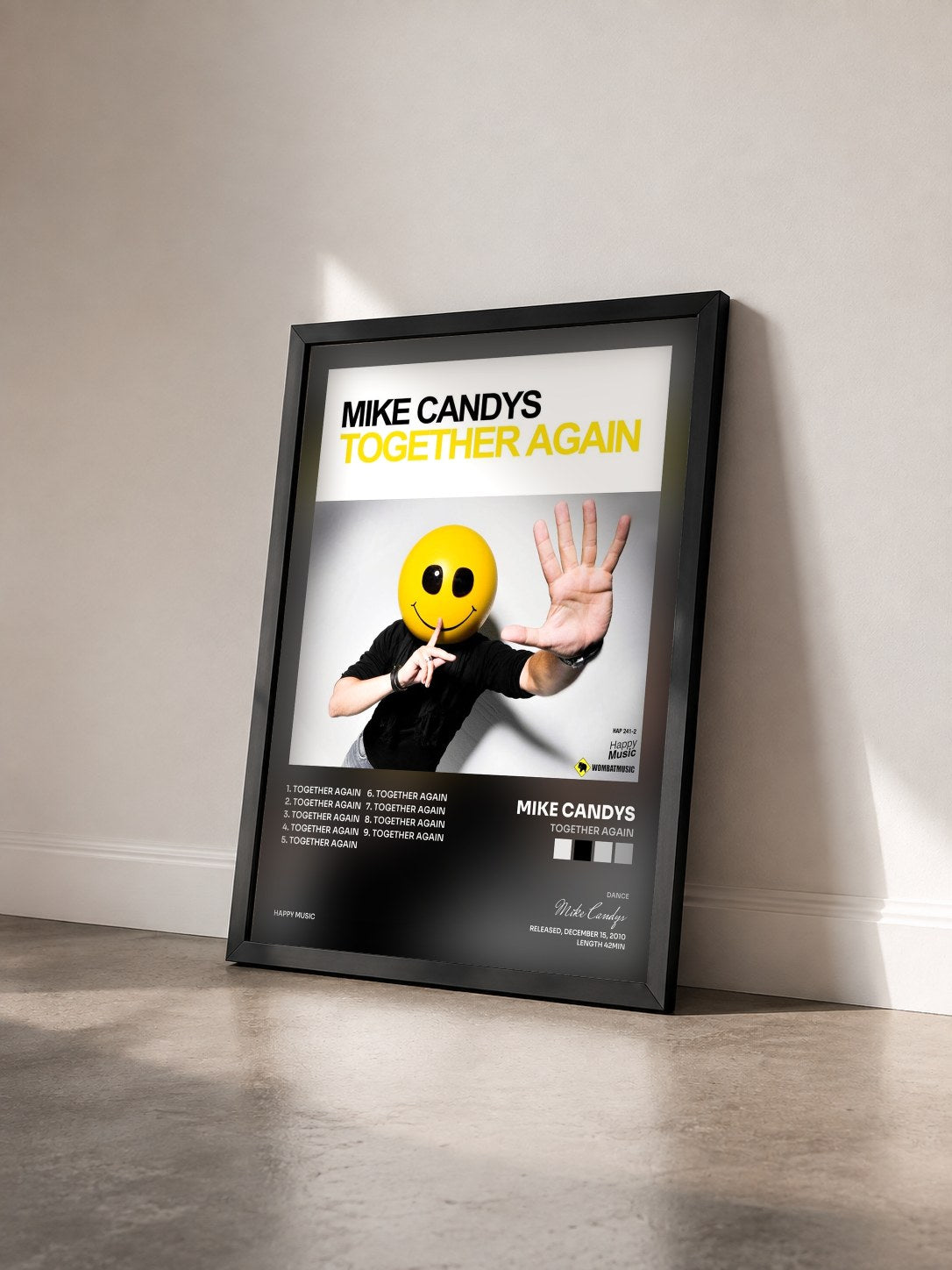 #noir Tableau de l'album Together Again de Mike Candys vu de trois quarts, cadre noir