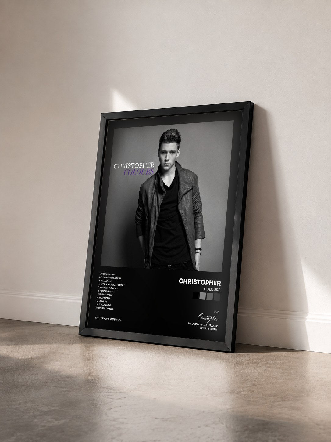 #noir Tableau de l'album Colours de Christopher vu de trois quarts, cadre noir
