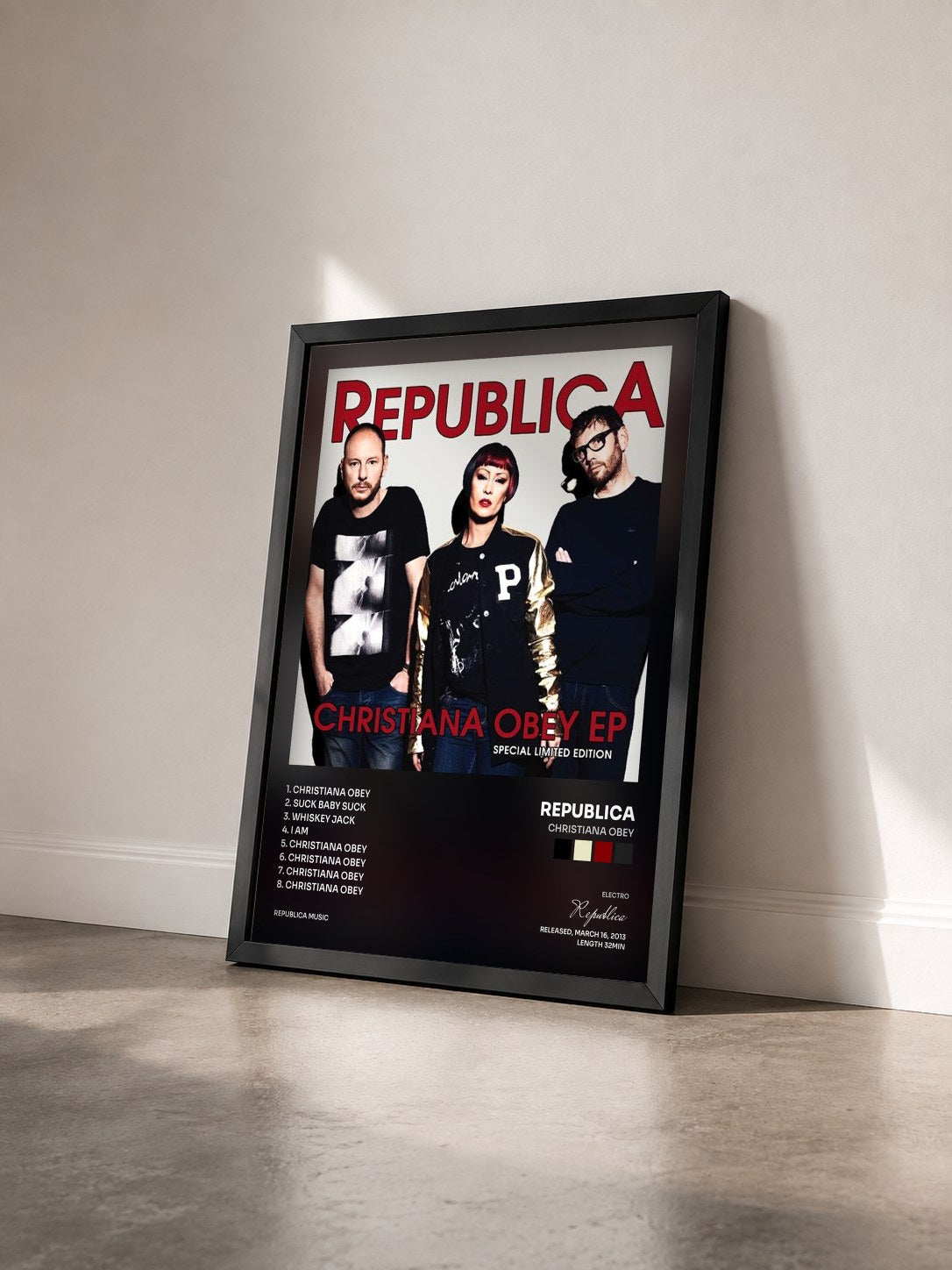#noir Tableau de l'album Christiana Obey de Republica vu de trois quarts, cadre noir