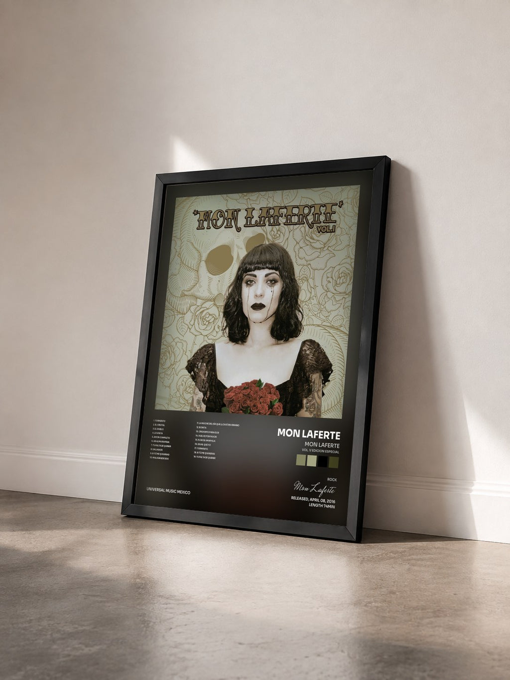 #noir Mon Laferte (Vol. 1/ Edicion Especial) di Mon Laferte in stampa incorniciata vista di tre quarti, cornice nera
