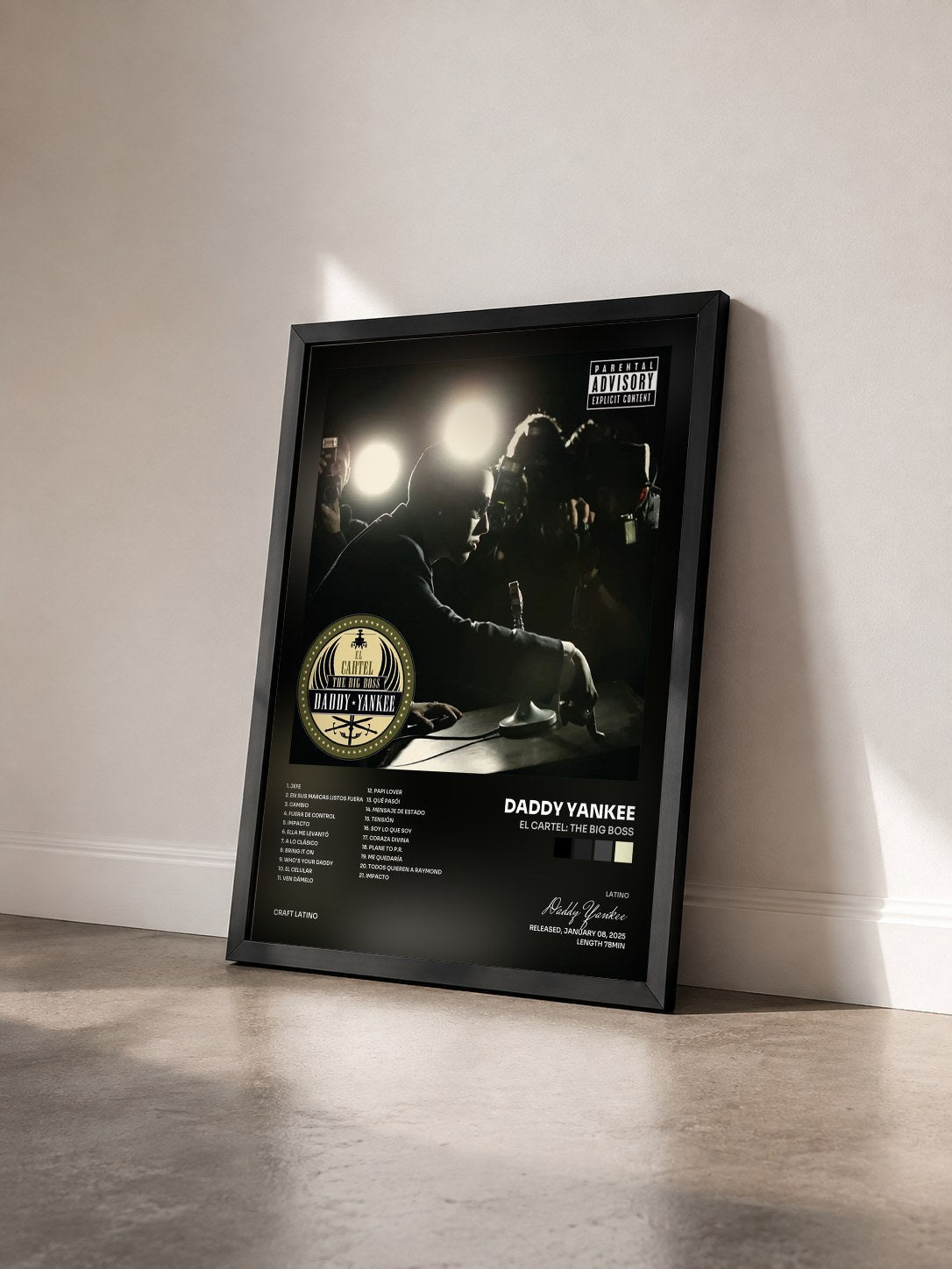 #noir Tableau de l'album El Cartel: The Big Boss de Daddy Yankee vu de trois quarts, cadre noir