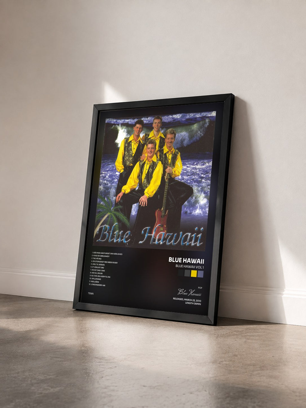 #noir Tableau de l'album Blue Hawaii Vol 1 de Blue Hawaii vu de trois quarts, cadre noir