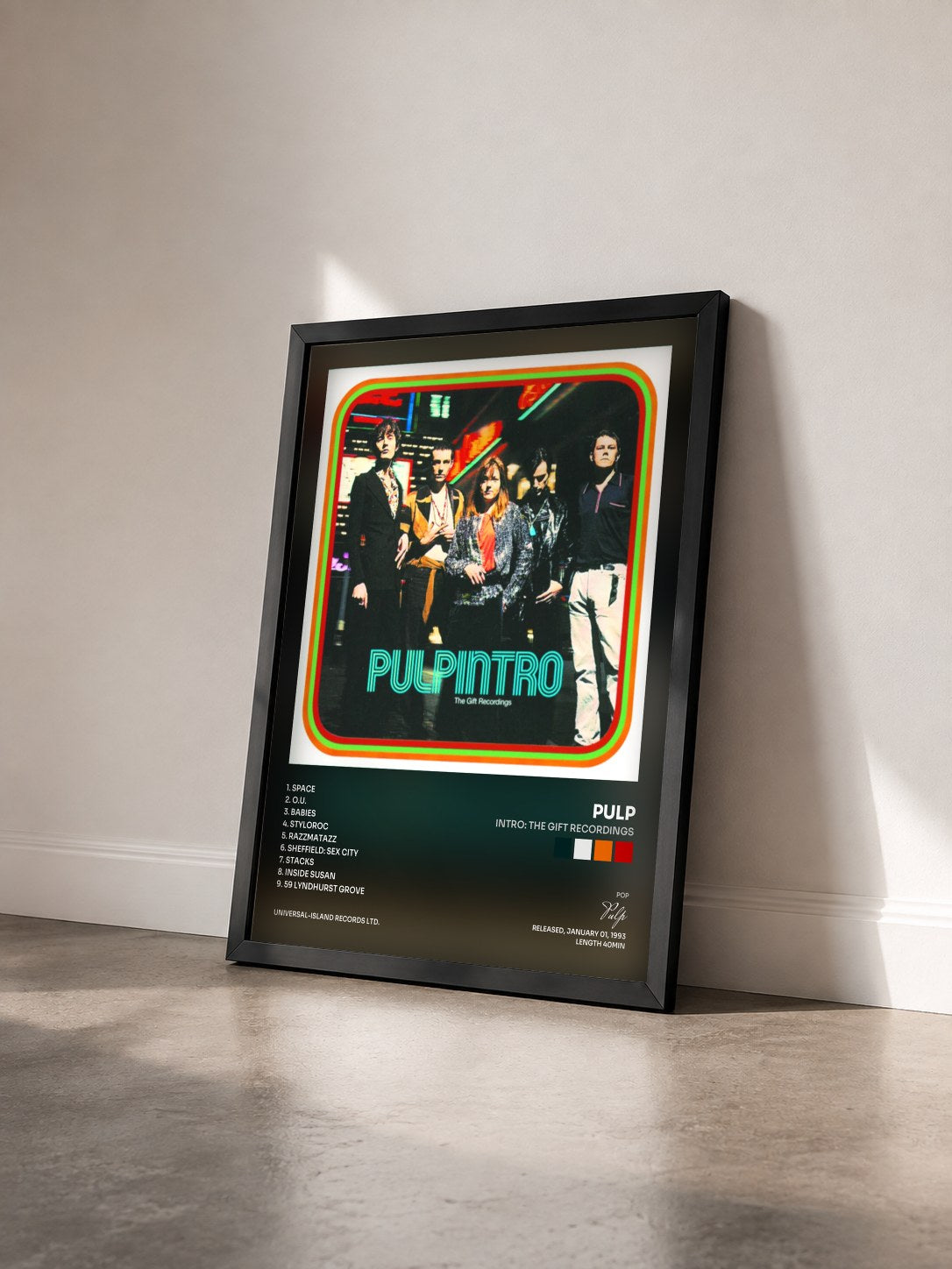 #noir Tableau de l'album Intro: The Gift Recordings de Pulp vu de trois quarts, cadre noir