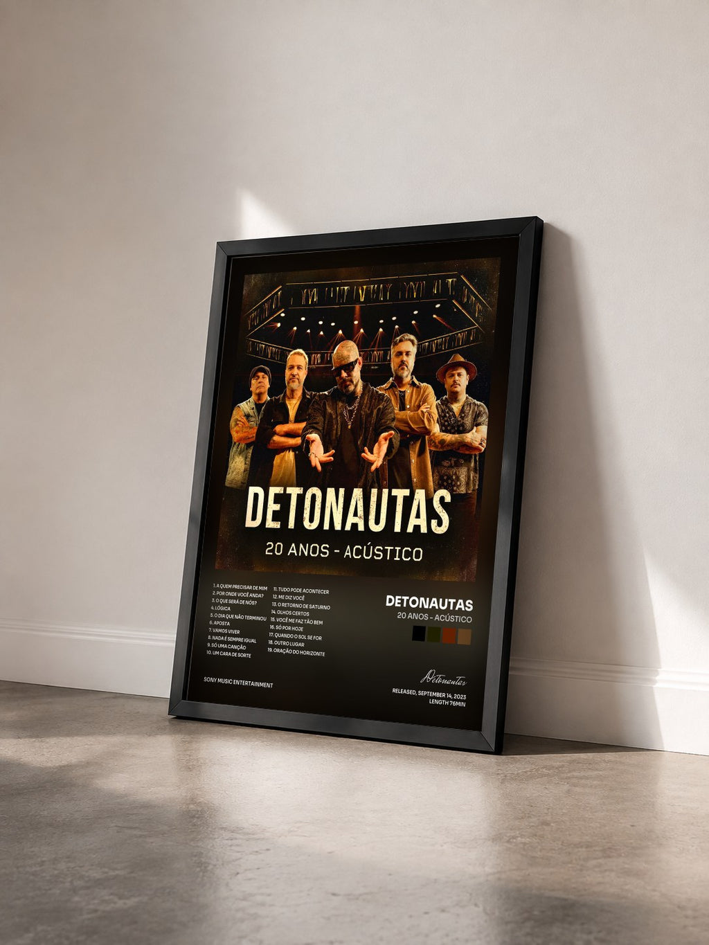 #noir Tableau de l'album 20 Anos - Acústico de Detonautas vu de trois quarts, cadre noir