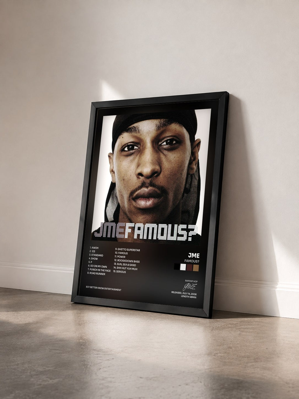#noir Tableau de l'album Famous? de JME vu de trois quarts, cadre noir