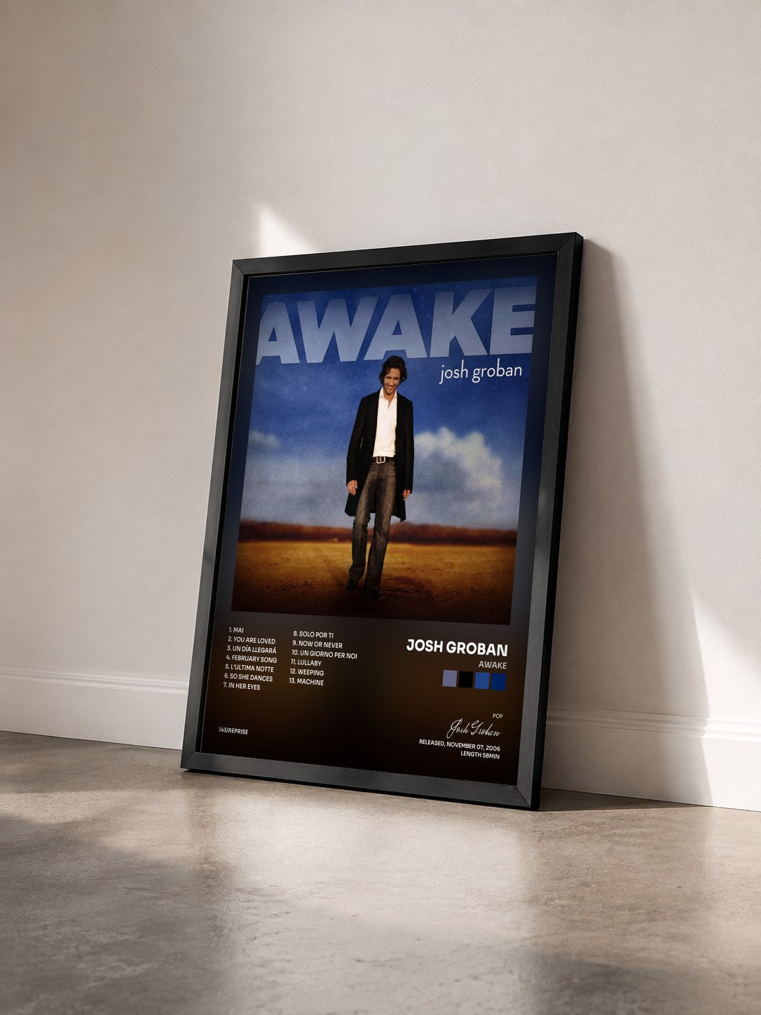 #noir Tableau de l'album Awake de Josh Groban vu de trois quarts, cadre noir