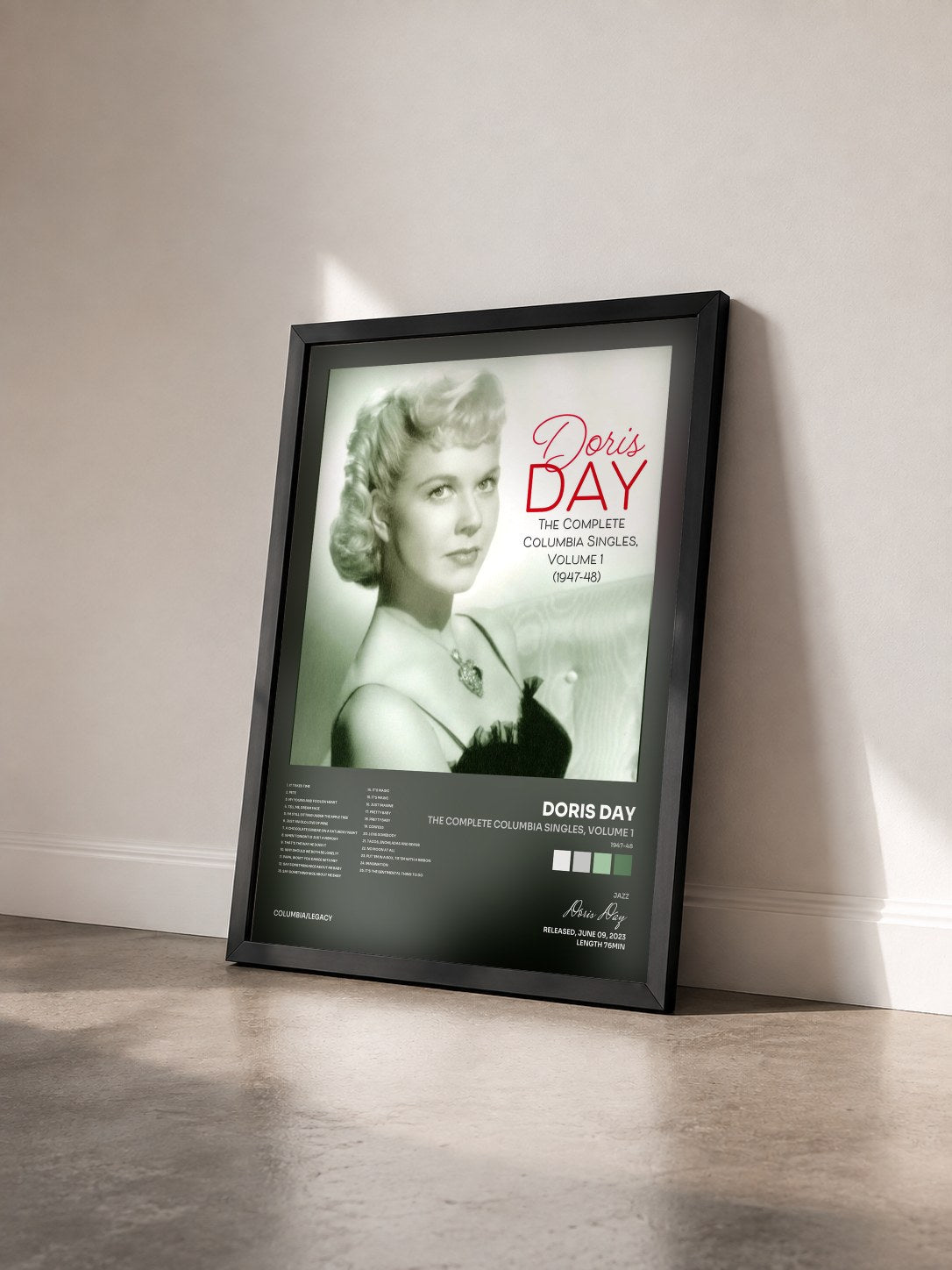 #noir Tableau de l'album The Complete Columbia Singles, Volume 1 (1947-48) de Doris Day vu de trois quarts, cadre noir