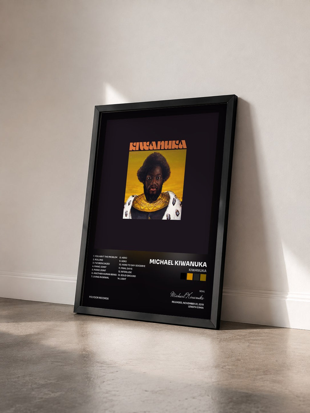 #noir Tableau de l'album KIWANUKA de Michael Kiwanuka vu de trois quarts, cadre noir