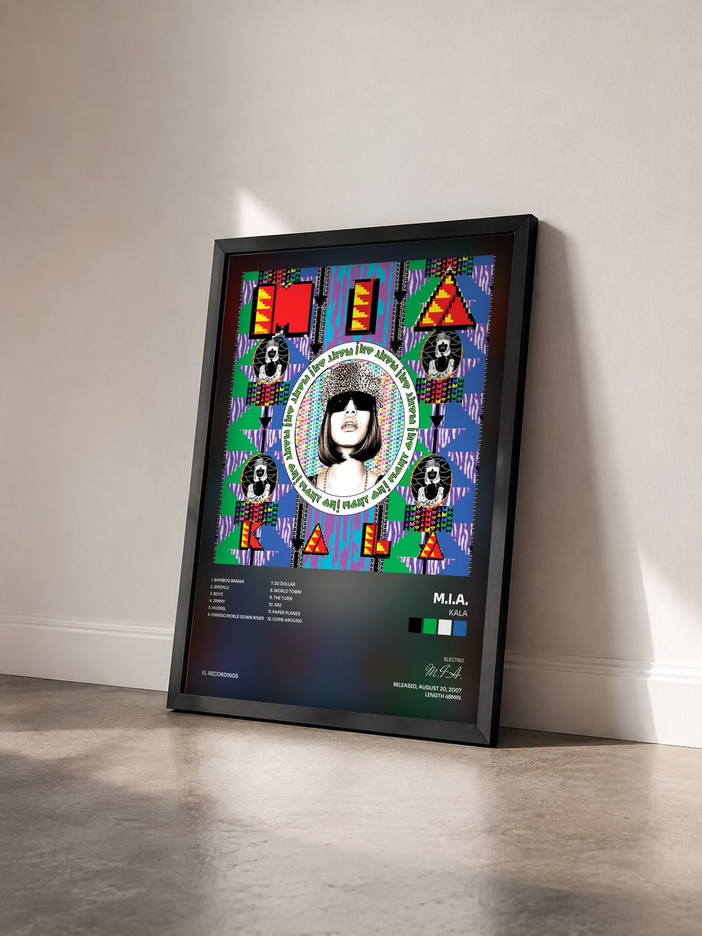 #noir Tableau de l'album Kala de M.I.A. vu de trois quarts, cadre noir